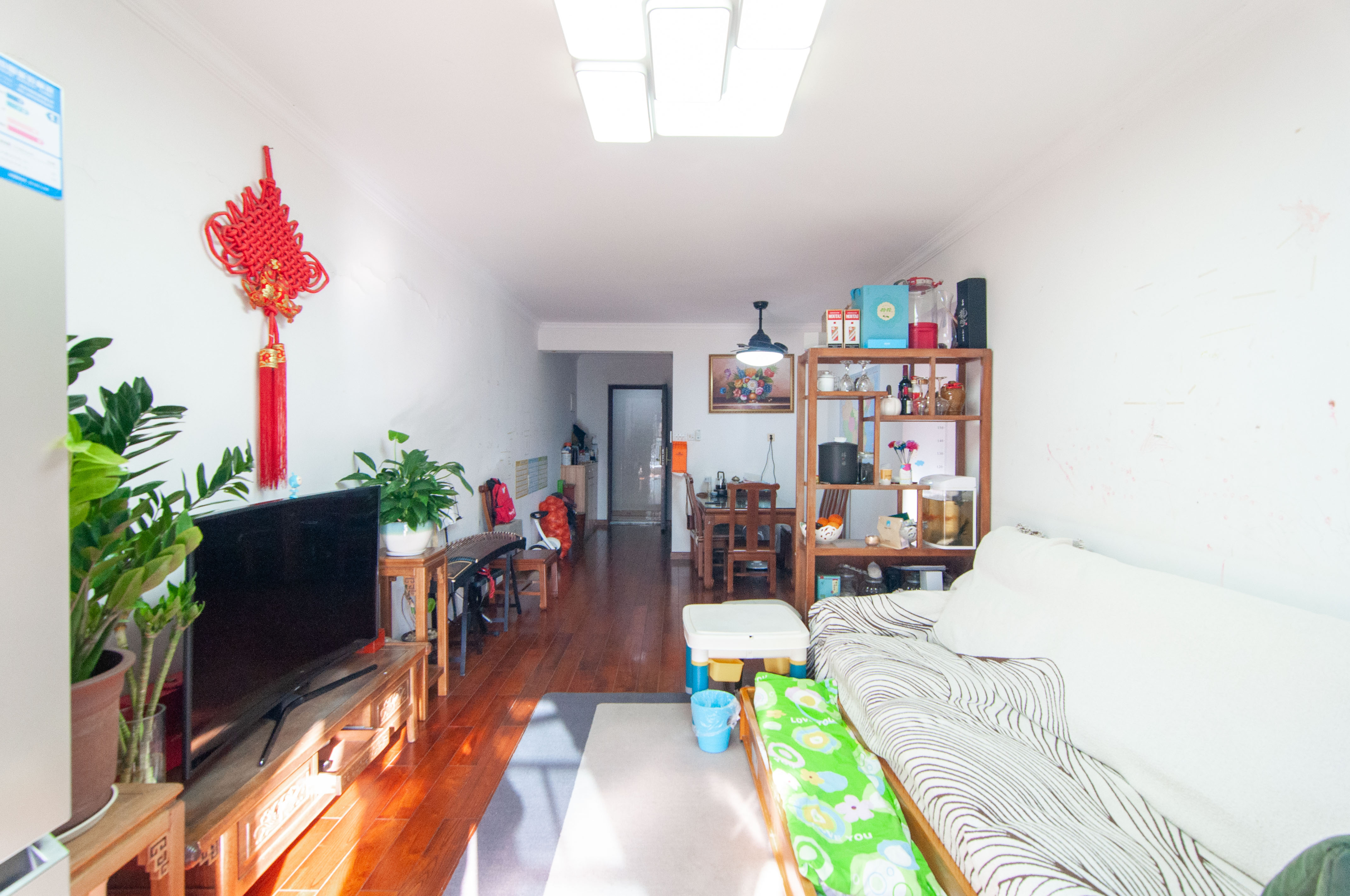 中海梅溪湖壹号 1室2厅1卫 138.0万 中海梅溪湖壹号 1室2厅1卫 138.0万客厅