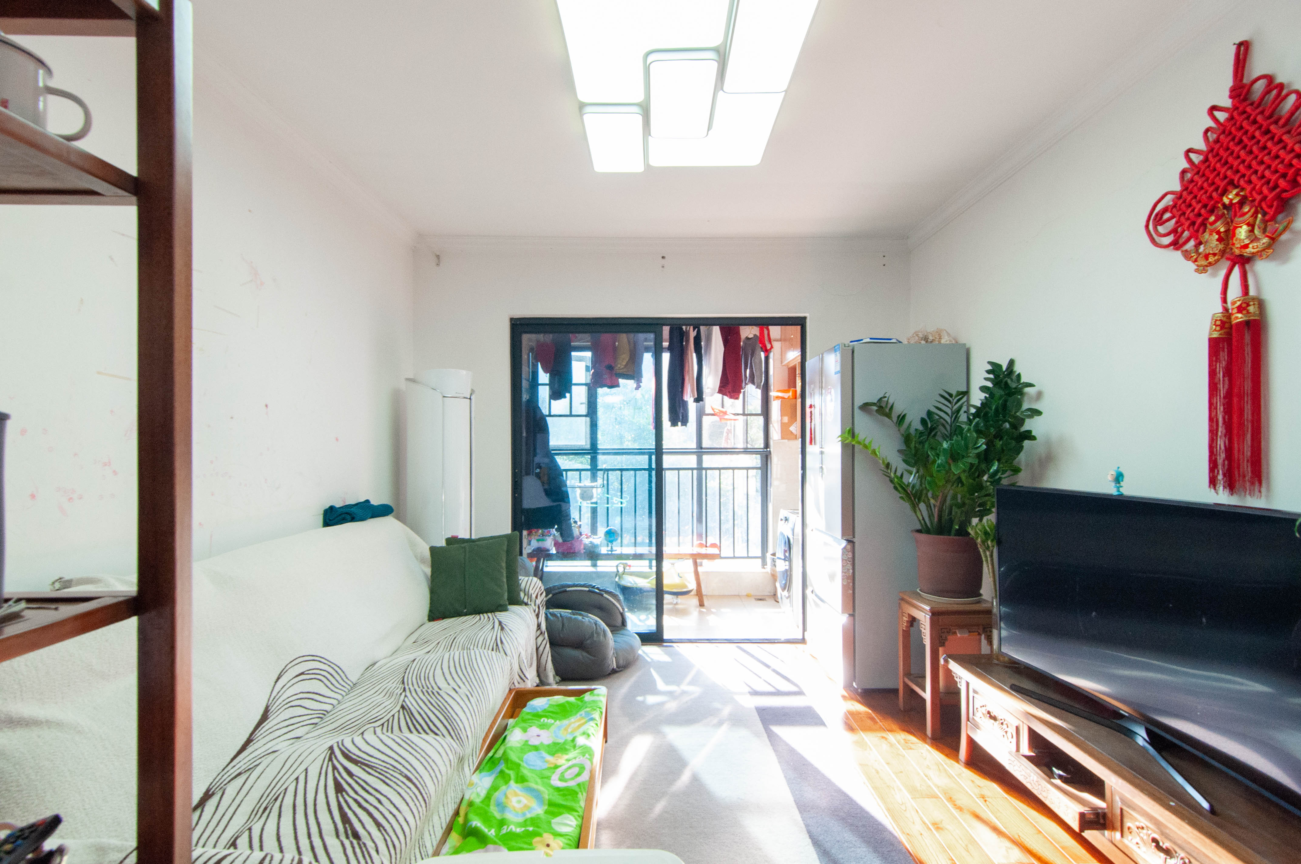 中海梅溪湖壹号 1室2厅1卫 138.0万 中海梅溪湖壹号 1室2厅1卫 138.0万客厅