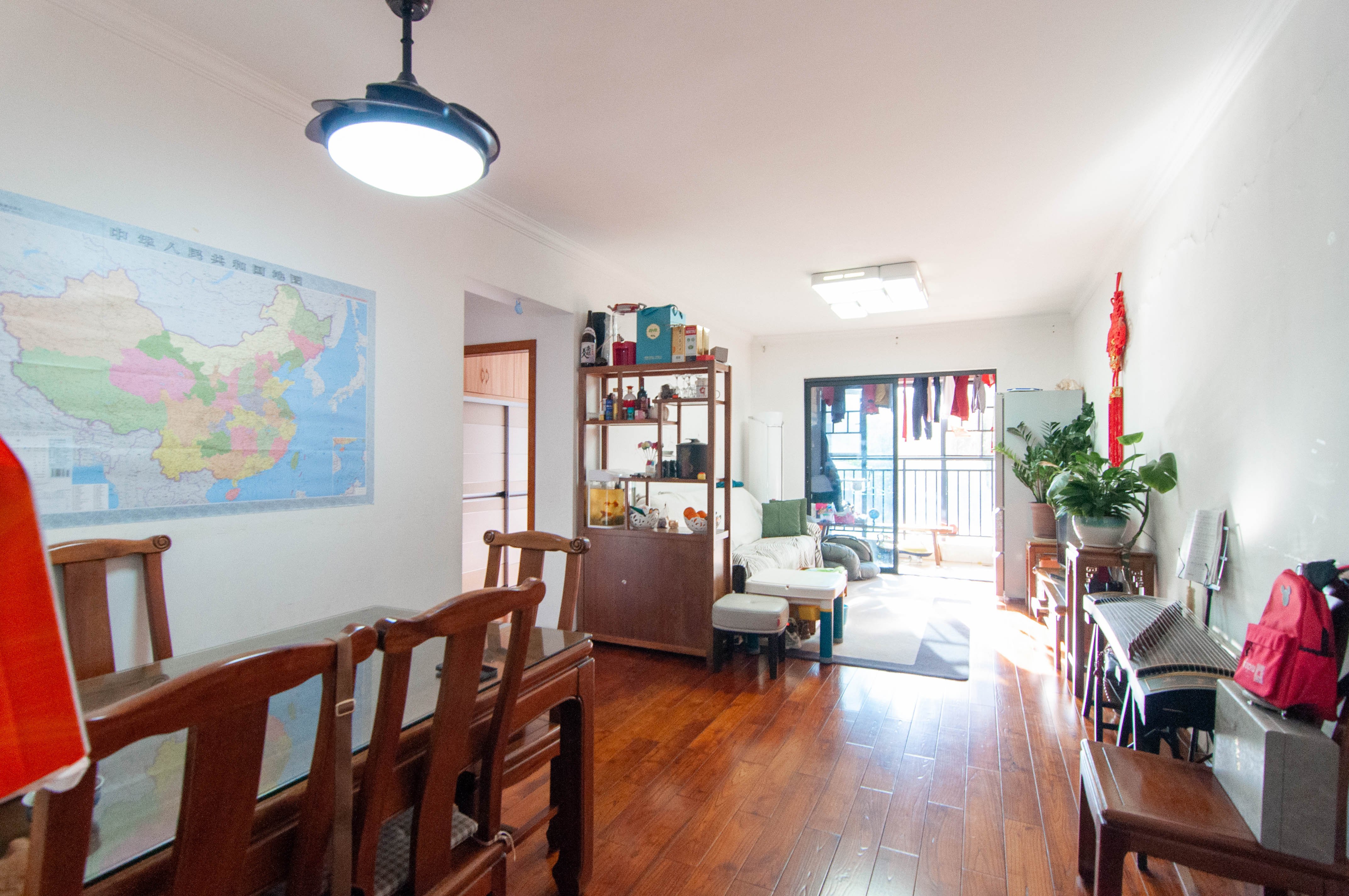 中海梅溪湖壹号 1室2厅1卫 138.0万 中海梅溪湖壹号 1室2厅1卫 138.0万客厅