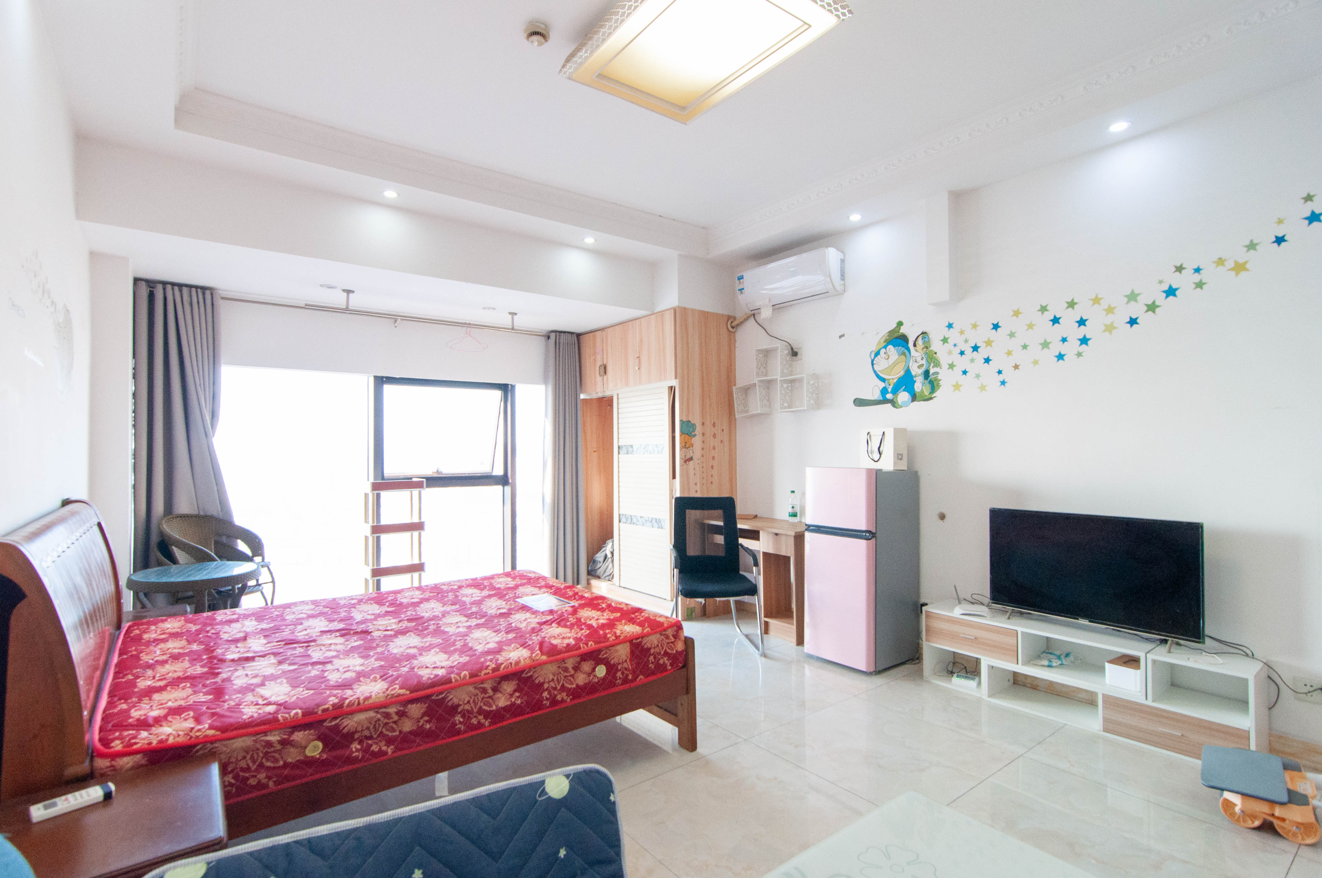 达美D6区  1室1厅1卫   30.00万客厅