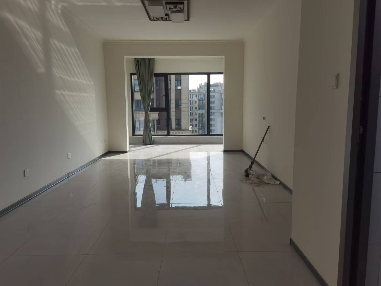 荣盛碧桂园铂悦府 3室2厅2卫 2300.0元/月 荣盛碧桂园铂悦府 3室2厅2卫 2300.0元/月室内图