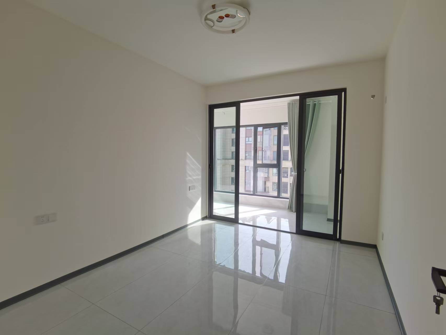 荣盛碧桂园铂悦府 3室2厅2卫 2300.0元/月 荣盛碧桂园铂悦府 3室2厅2卫 2300.0元/月室内图