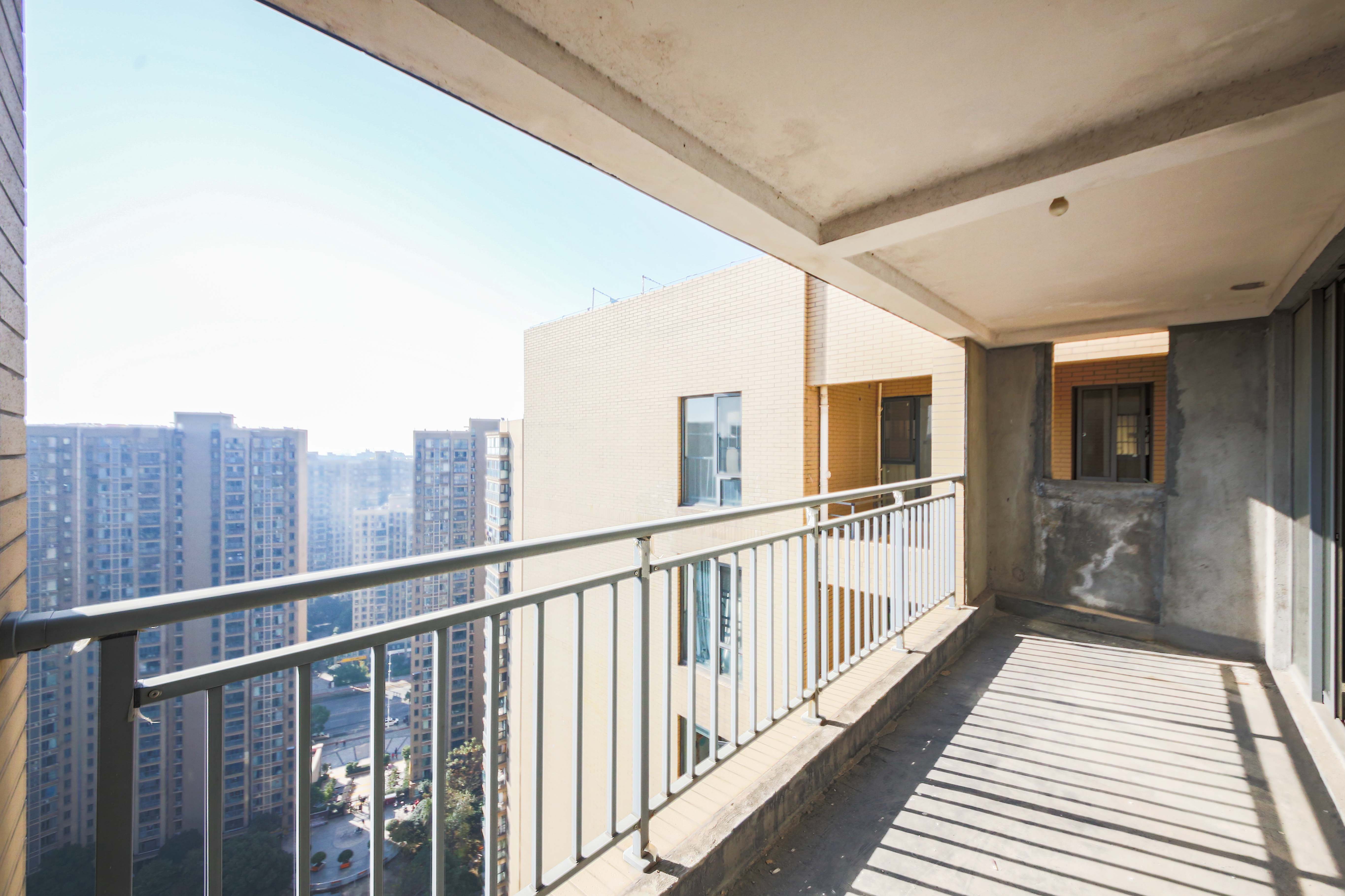 鑫远御文台一期  4室2厅2卫    190.0万 鑫远御文台一期  4室2厅2卫    190.0万阳台