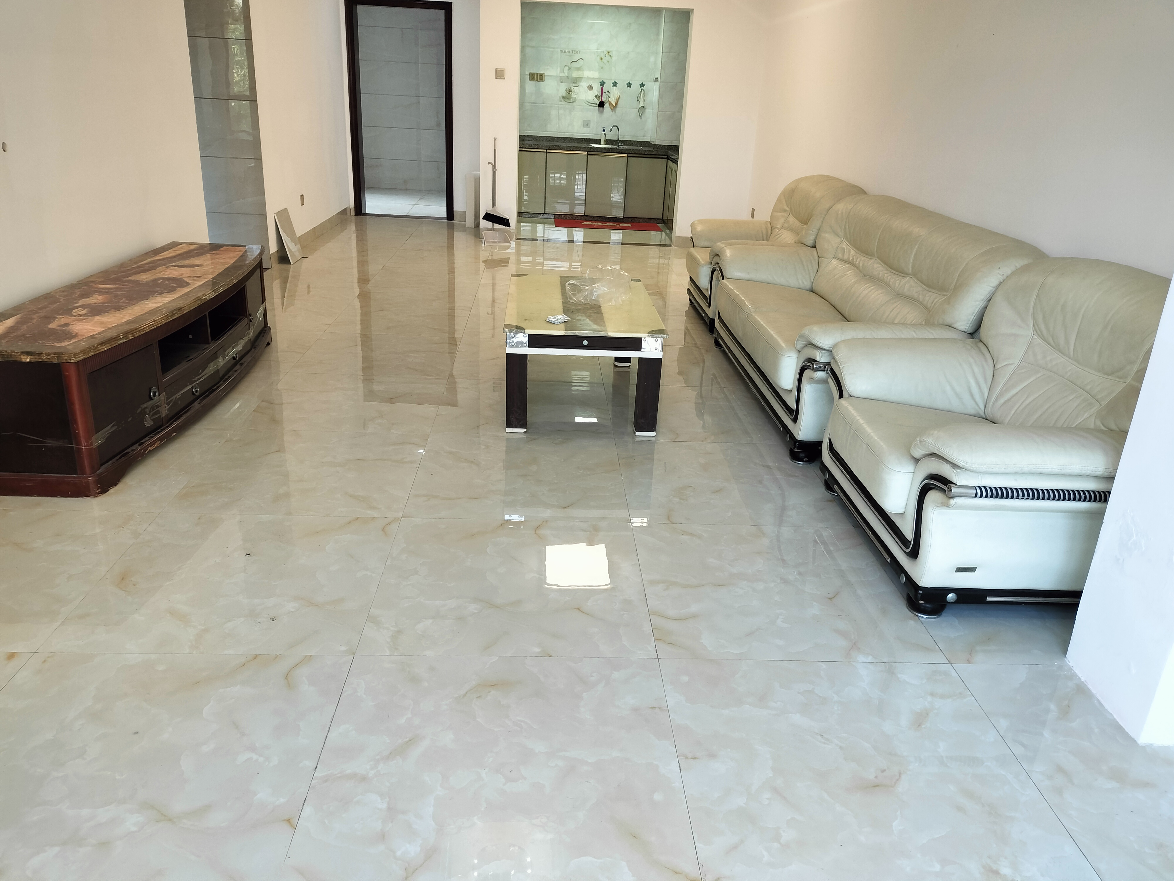 和风江岸 3室2厅2卫 2600.0元/月 和风江岸 3室2厅2卫 2600.0元/月室内图