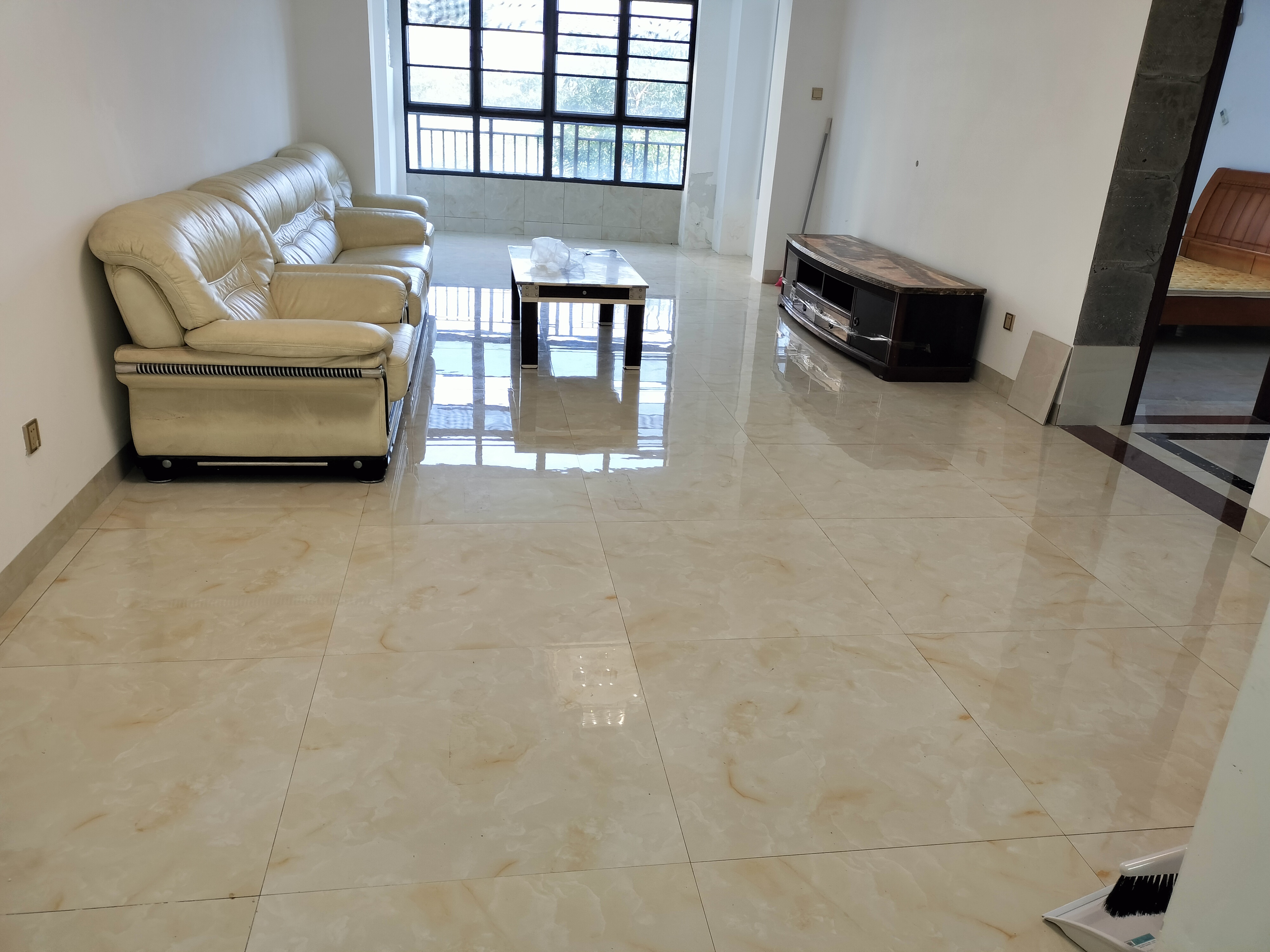 和风江岸 3室2厅2卫 2600.0元/月 和风江岸 3室2厅2卫 2600.0元/月室内图