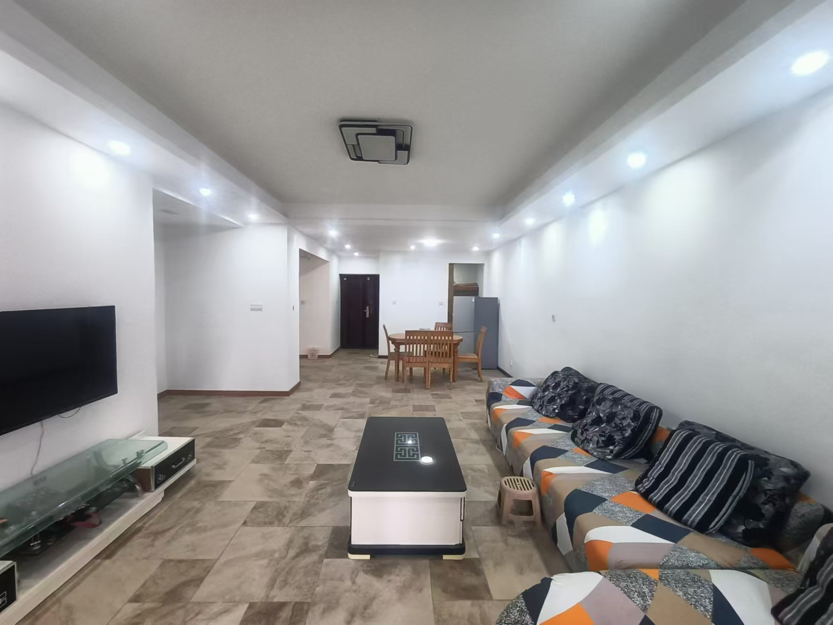 岳泰理想城 4室2厅1卫 3500.0元/月 岳泰理想城 4室2厅1卫 3500.0元/月室内图