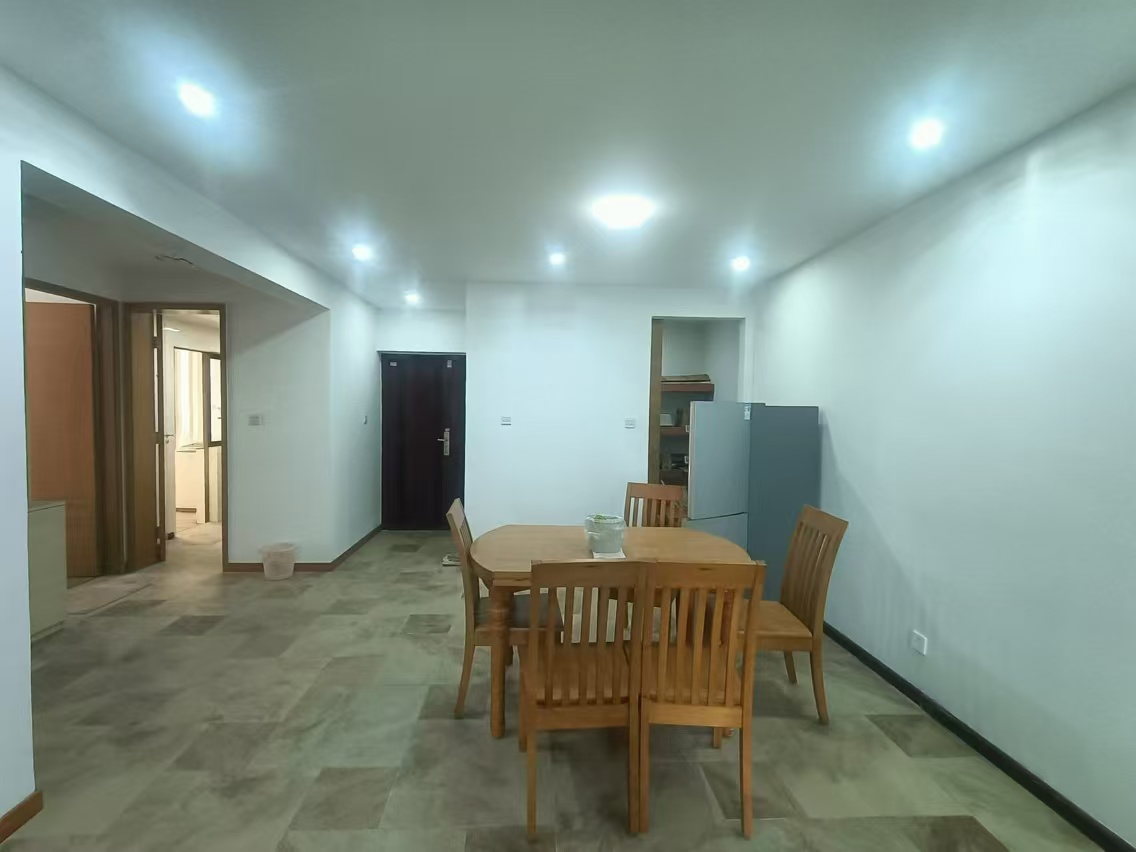 岳泰理想城 4室2厅1卫 3500.0元/月 岳泰理想城 4室2厅1卫 3500.0元/月室内图