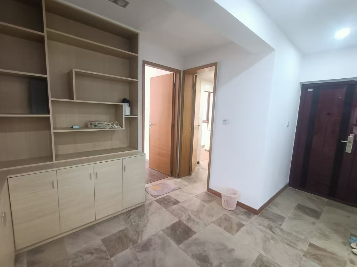 岳泰理想城 4室2厅1卫 3500.0元/月 岳泰理想城 4室2厅1卫 3500.0元/月室内图