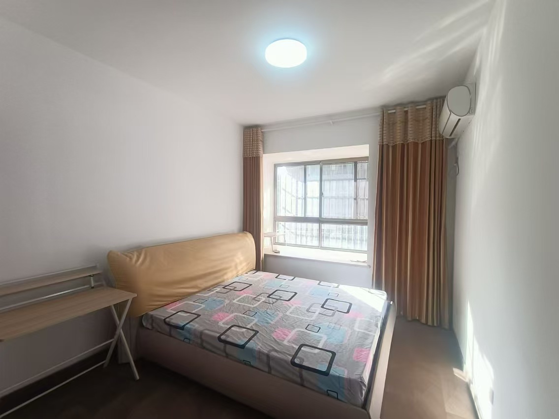 岳泰理想城 4室2厅1卫 3500.0元/月 岳泰理想城 4室2厅1卫 3500.0元/月室内图