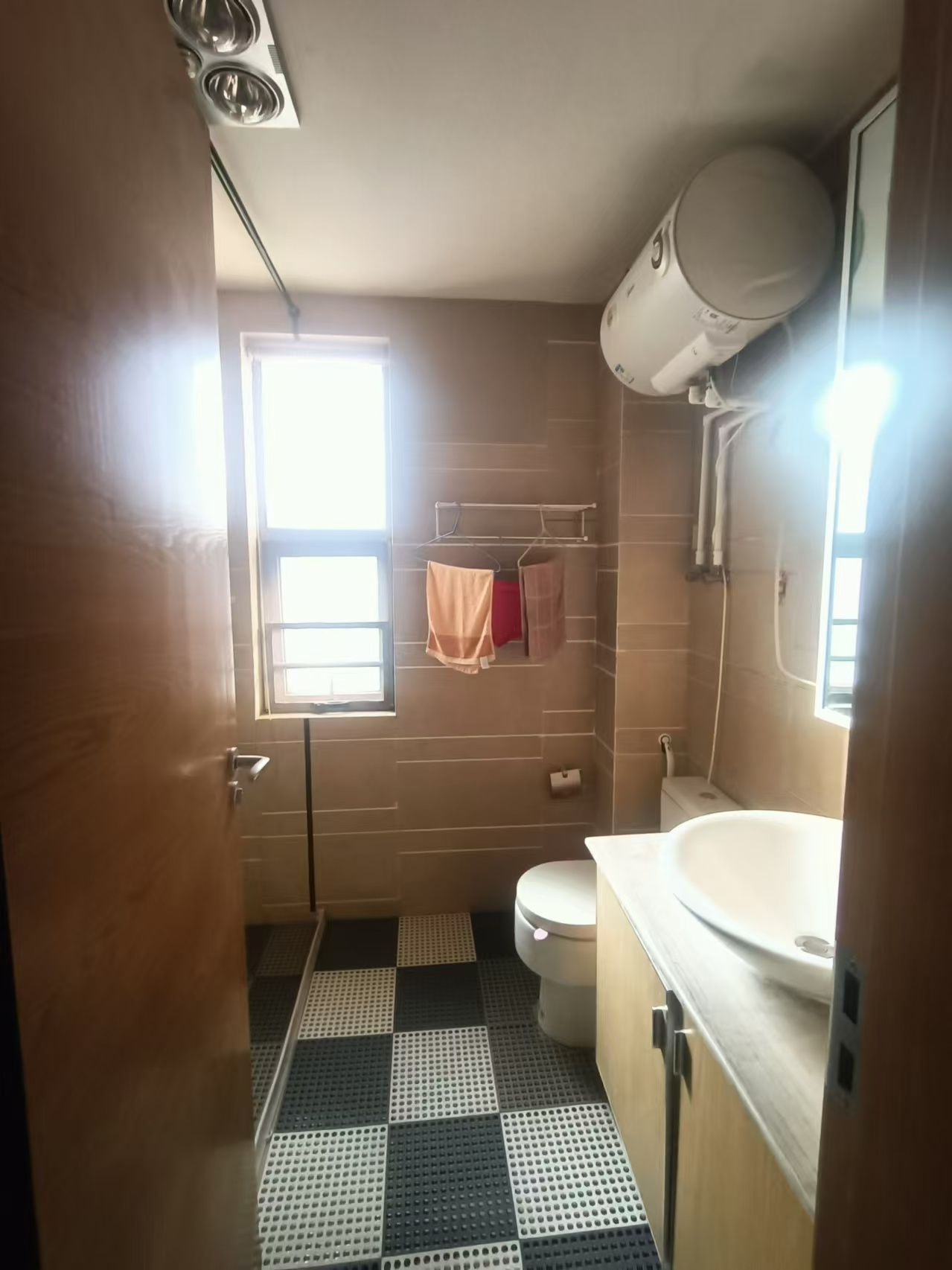 岳泰理想城 4室2厅1卫 3500.0元/月 岳泰理想城 4室2厅1卫 3500.0元/月室内图