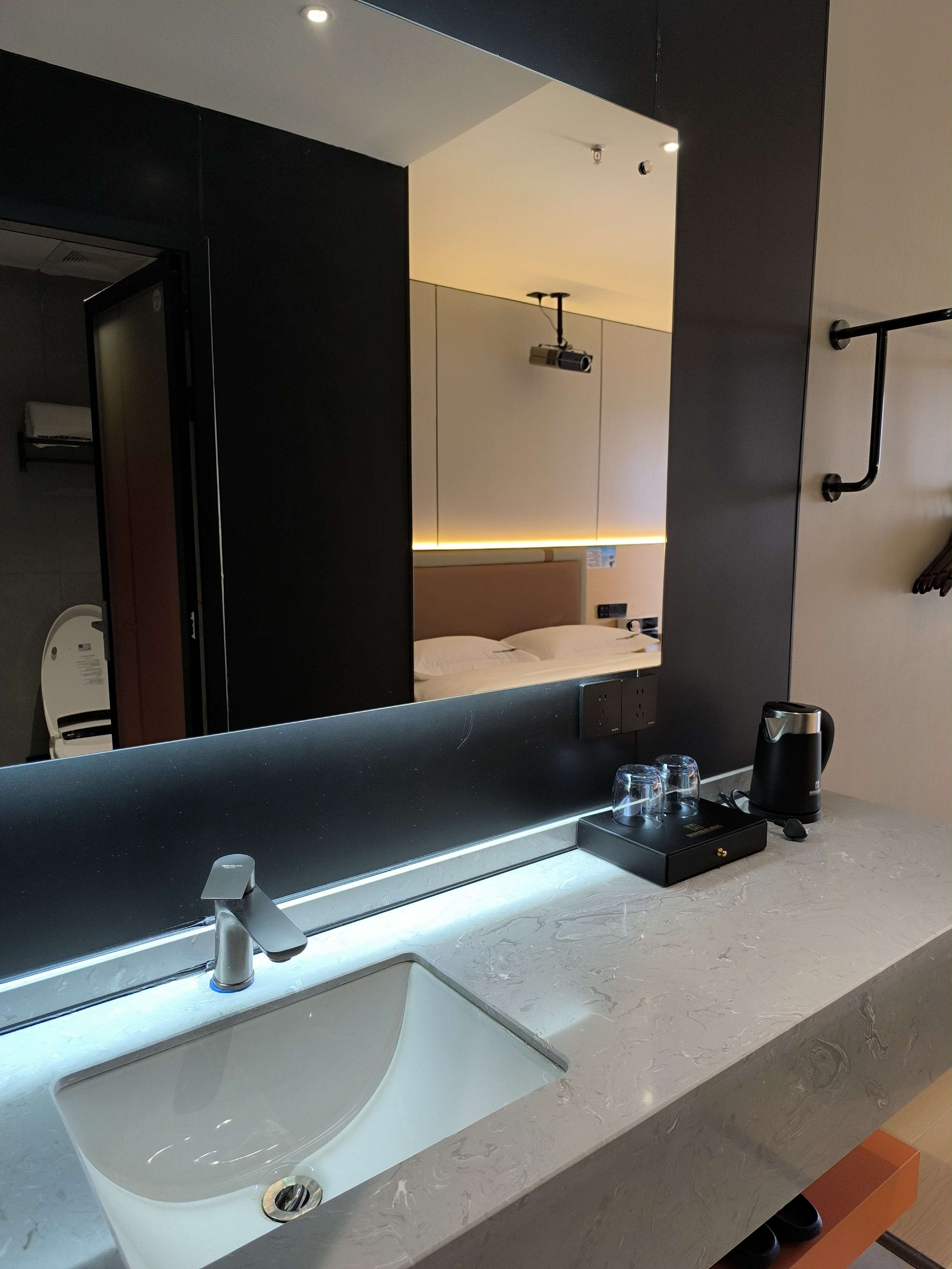 臻园 1室1厅1卫 3000.0元/月 臻园 1室1厅1卫 3000.0元/月室内图