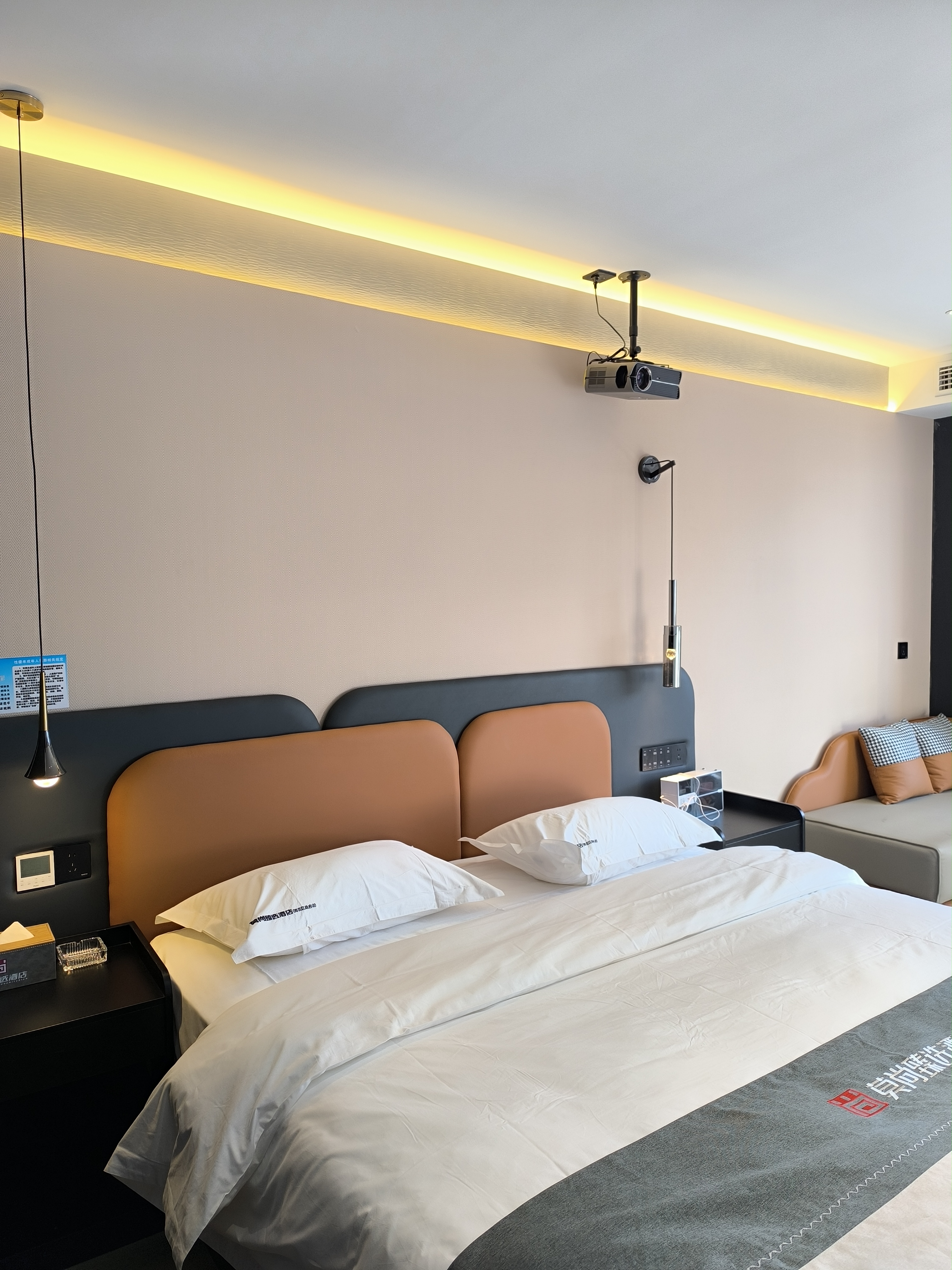 臻园  1室1厅1卫    3500.0元/月室内图