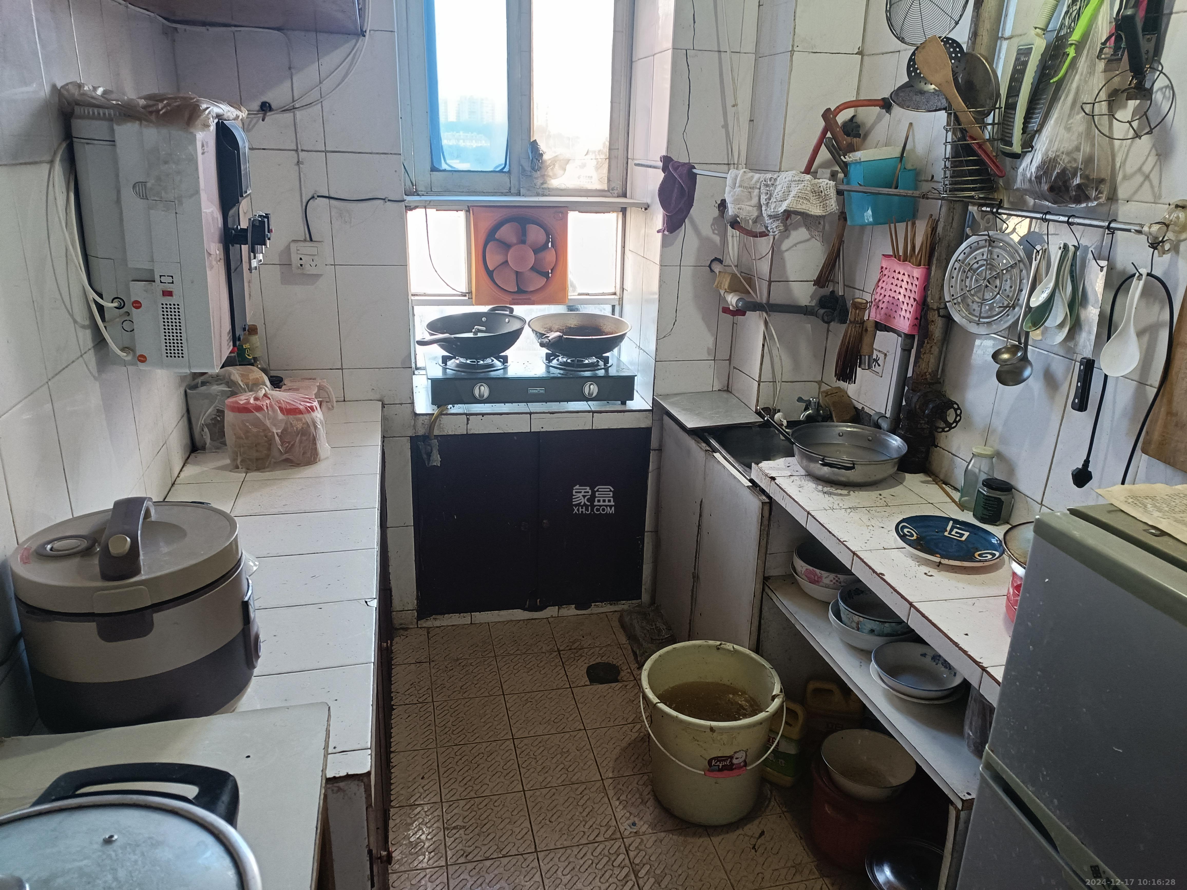 自然村公寓 3室2厅1卫 800.0元/月 自然村公寓 3室2厅1卫 800.0元/月室内图