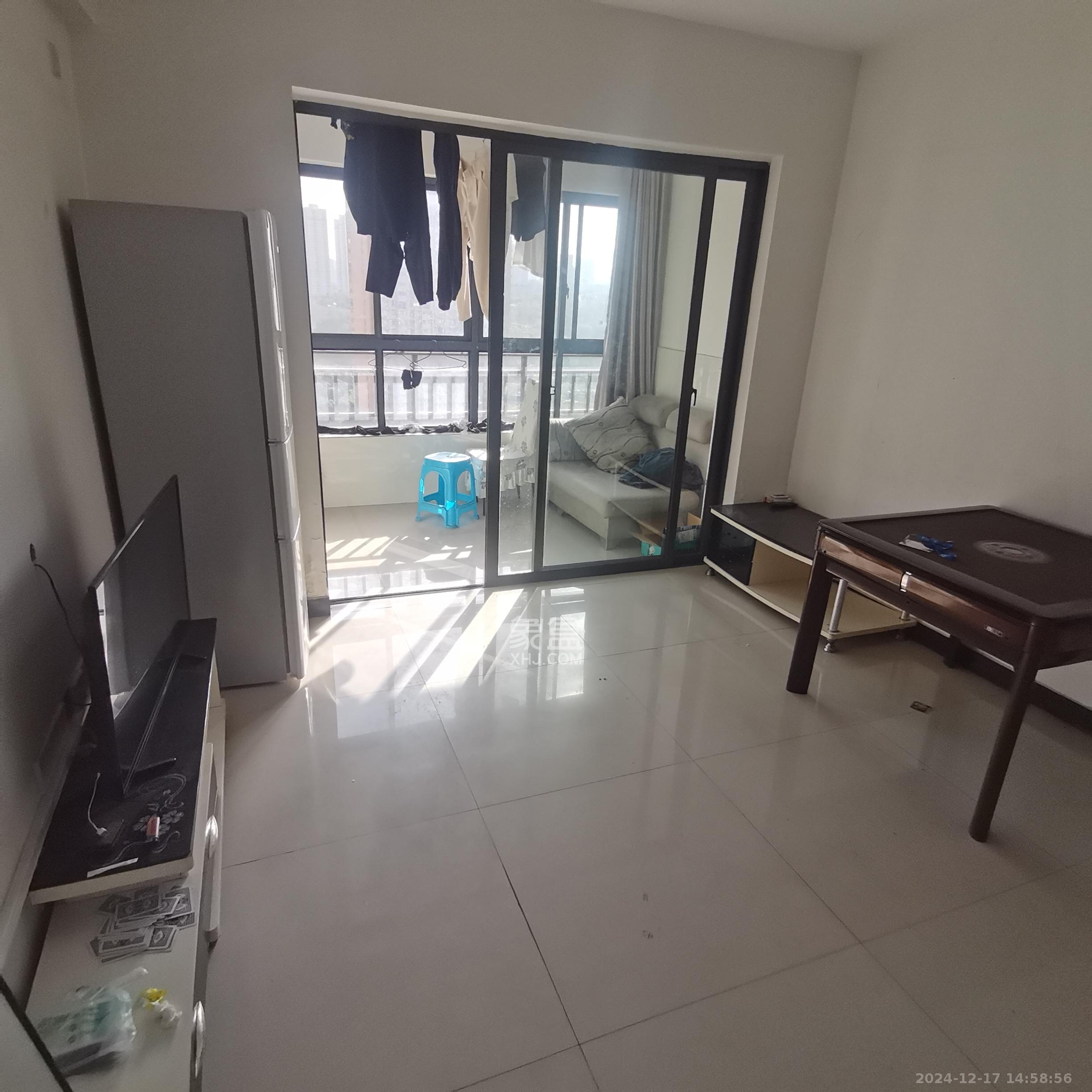 香樟兰亭(朗峰苑)  3室2厅1卫    2200.0元/月 香樟兰亭(朗峰苑)  3室2厅1卫    2200.0元/月室内图