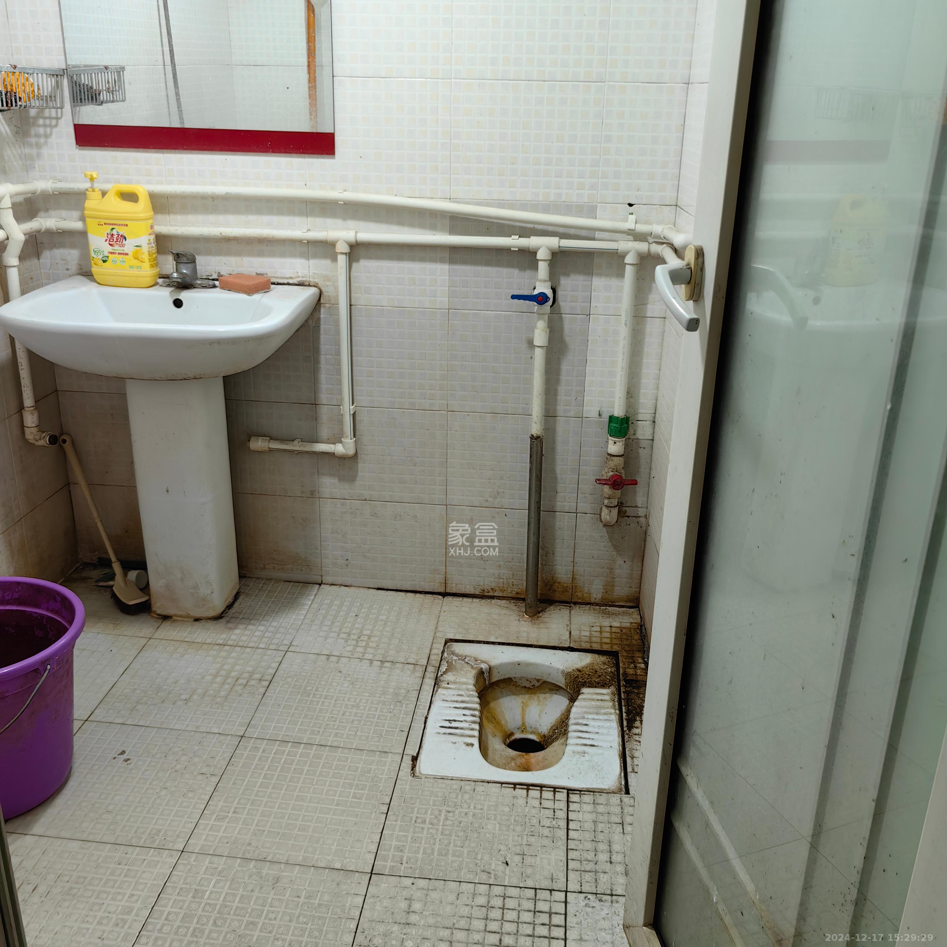 中南汽车世界 2室2厅1卫 1100.0元/月 中南汽车世界 2室2厅1卫 1100.0元/月室内图