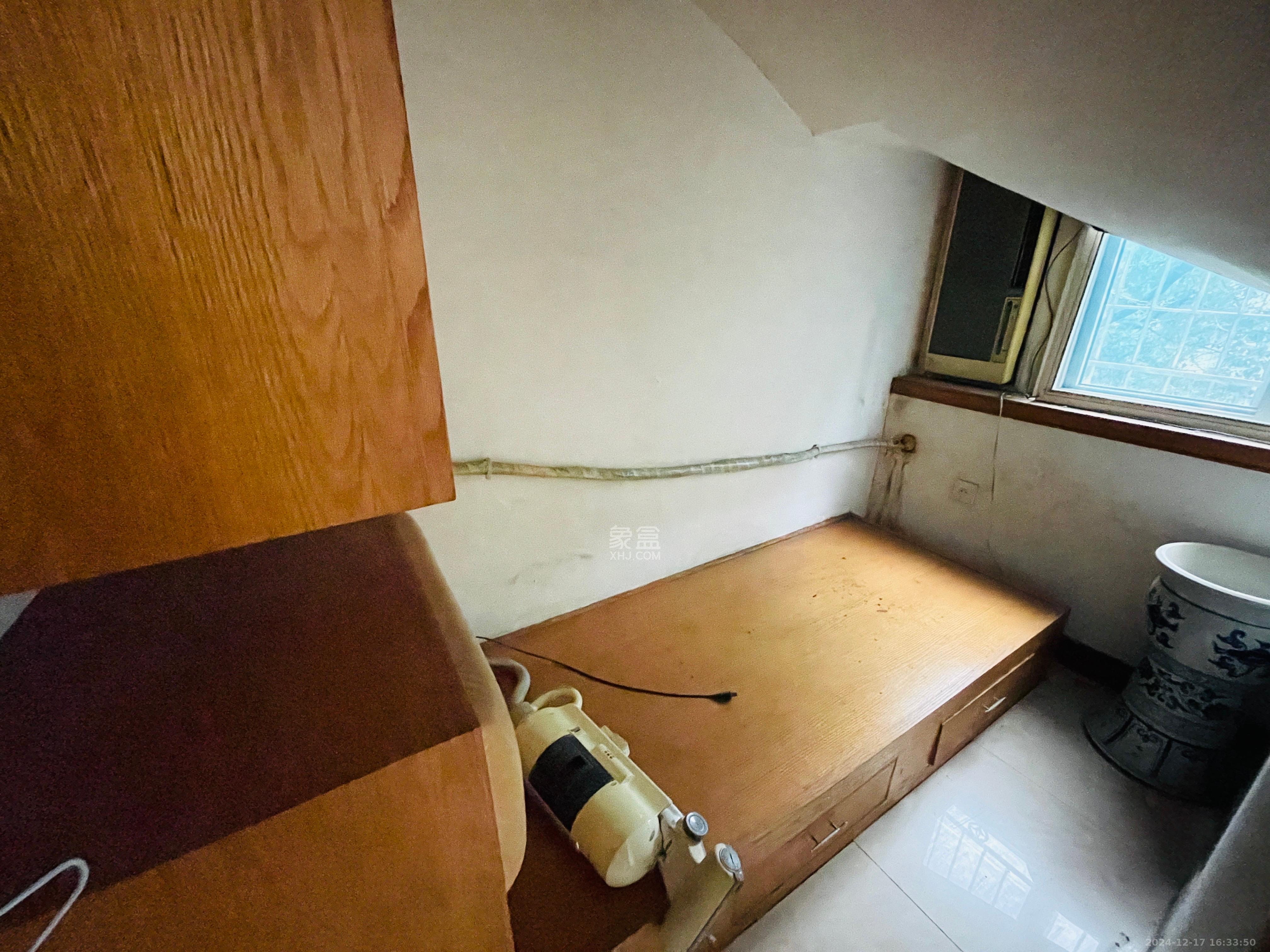 英才园三片  4室2厅2卫    3600.0元/月 英才园三片  4室2厅2卫    3600.0元/月室内图