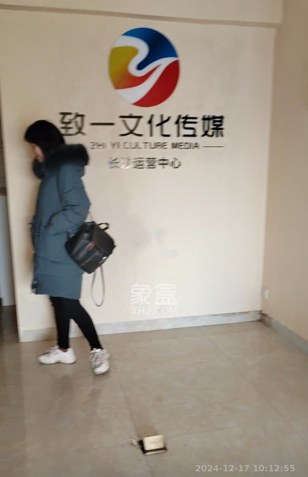 星大峰汇商务楼（星隆国际广场/星大花园）  1室1厅1卫   1600.00元/月室内图