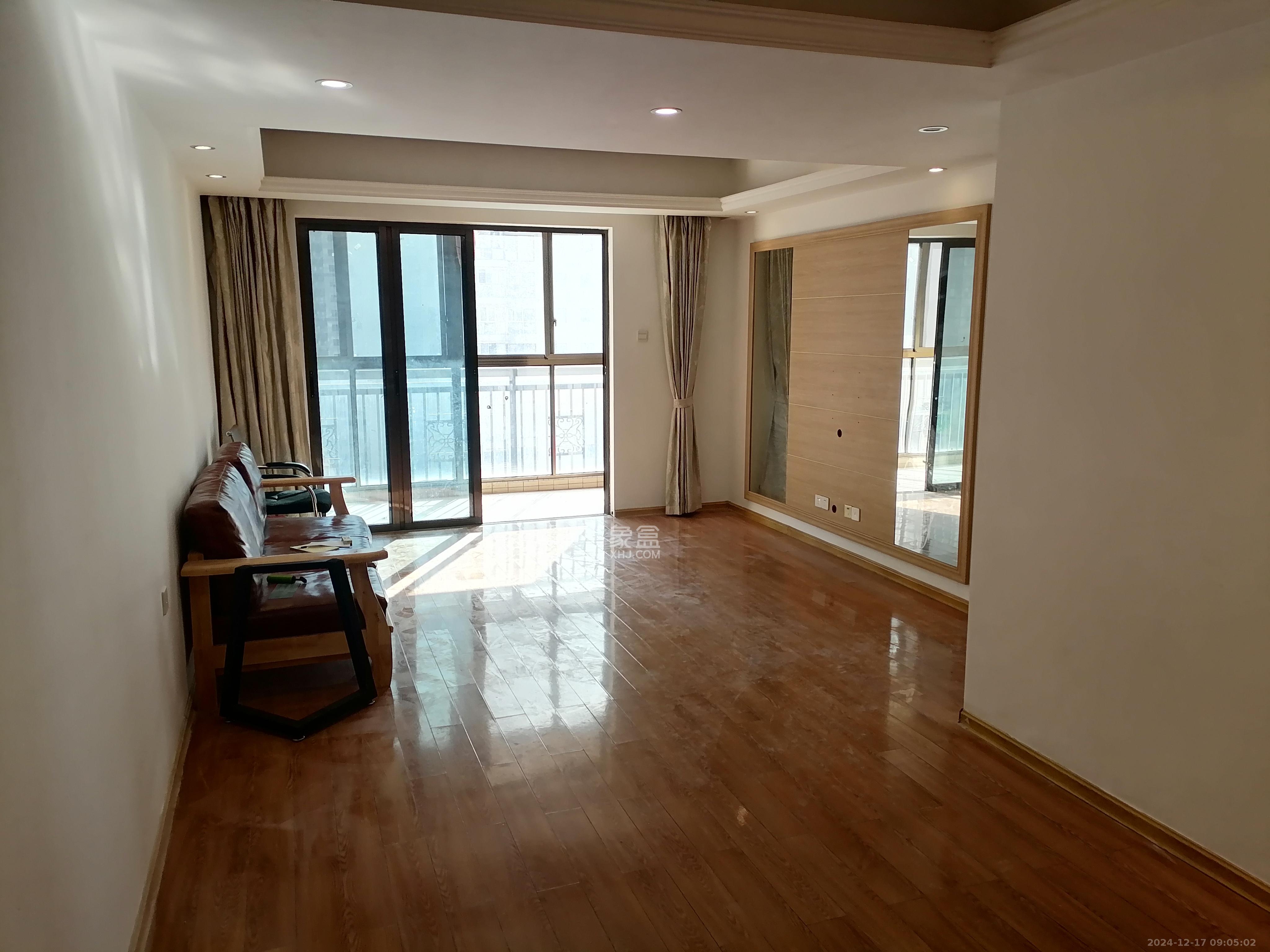 江山帝景哈佛  3室2厅1卫    2000.0元/月 江山帝景哈佛  3室2厅1卫    2000.0元/月室内图