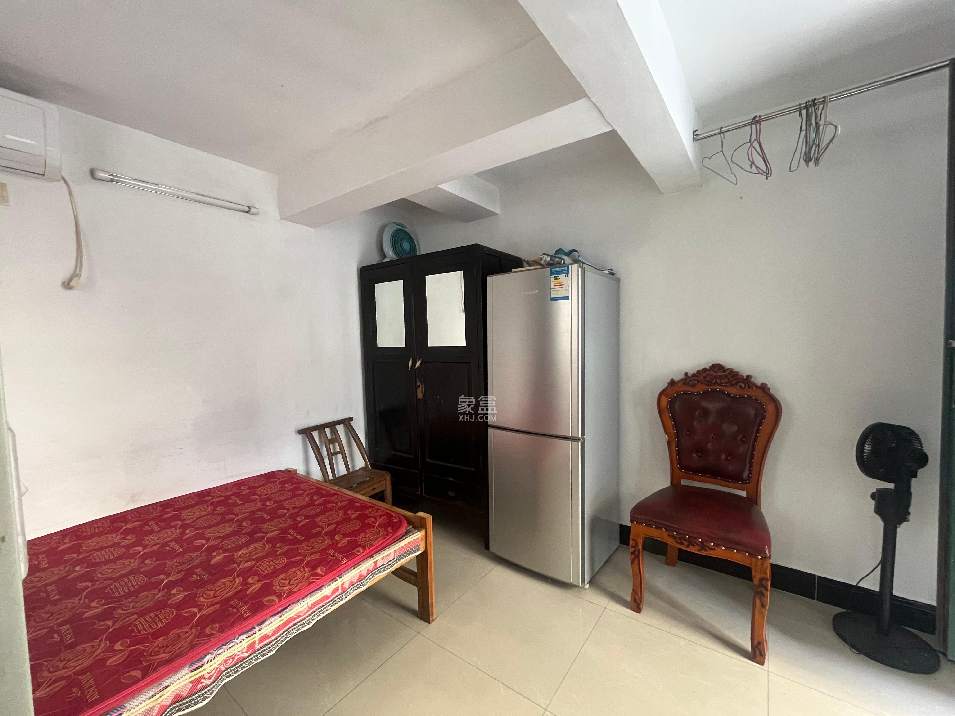 老灯泡厂宿舍(啤酒厂宿舍) 1室1厅1卫 600.0元/月 老灯泡厂宿舍(啤酒厂宿舍) 1室1厅1卫 600.0元/月室内图