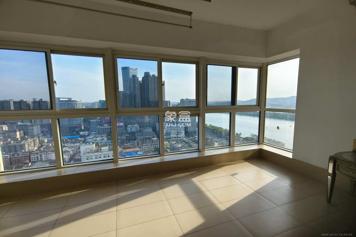 万达公馆 4室2厅3卫 9000.0元/月 万达公馆 4室2厅3卫 9000.0元/月室内图