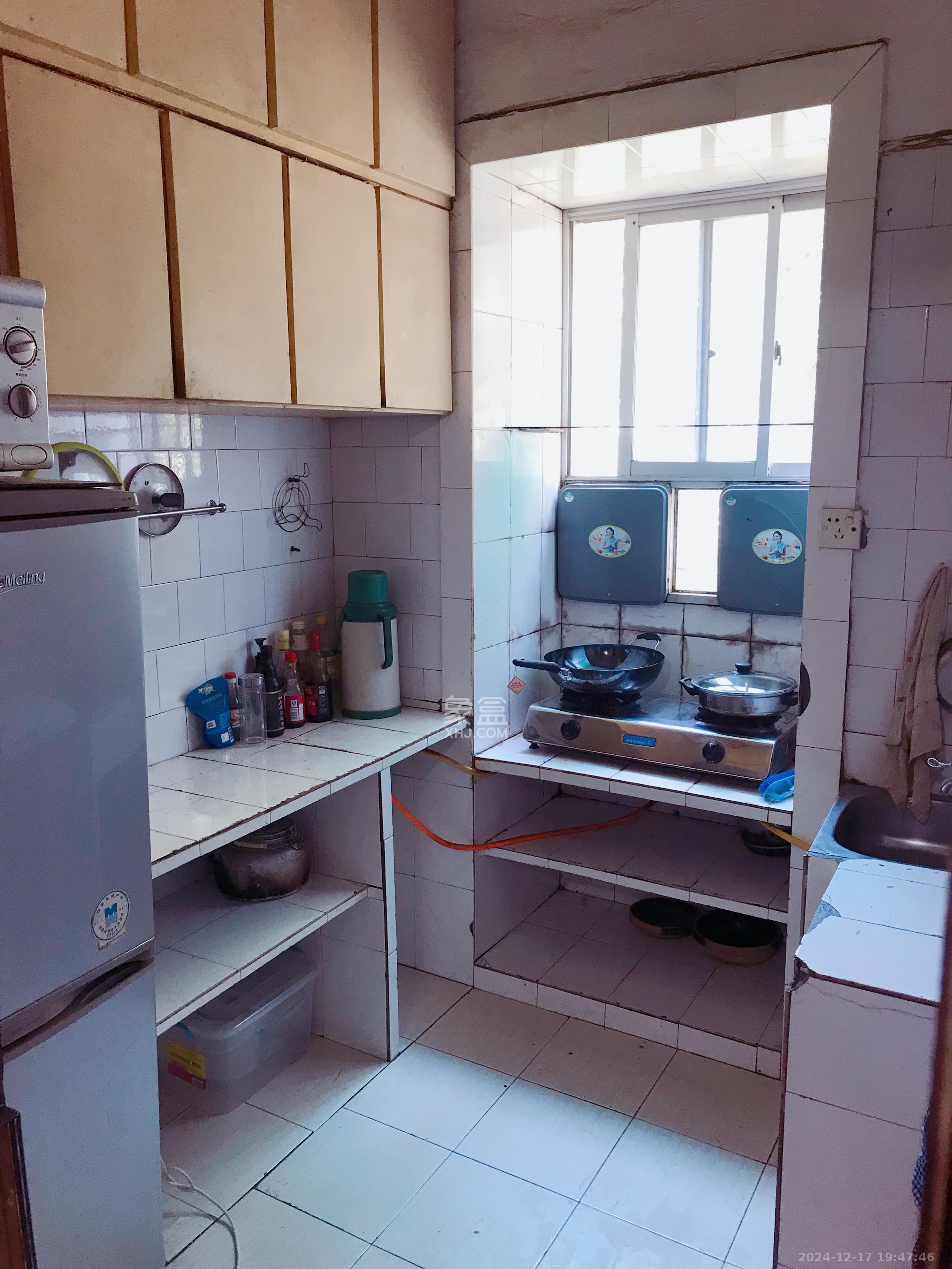 妹子山社区(曙光社区) 1室2厅1卫 1200.0元/月 妹子山社区(曙光社区) 1室2厅1卫 1200.0元/月室内图