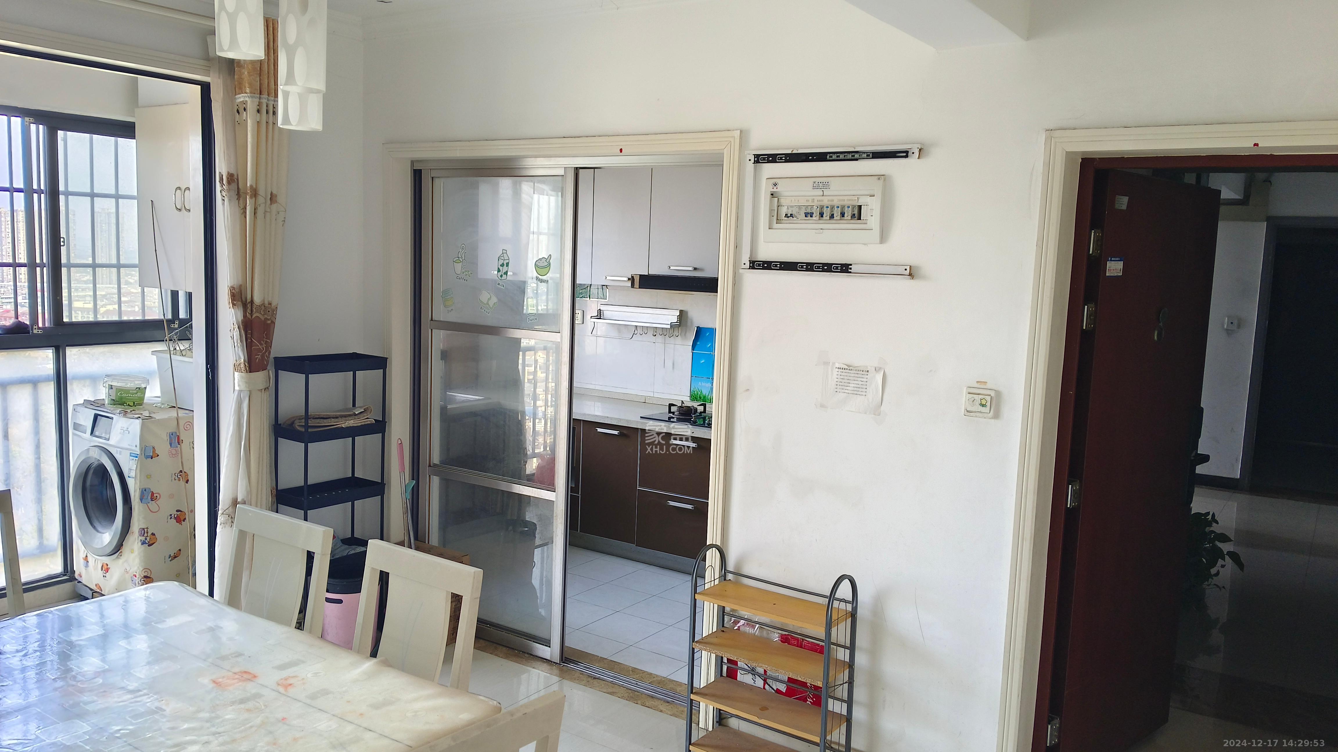 三一街区 3室2厅2卫 2000.0元/月 三一街区 3室2厅2卫 2000.0元/月室内图