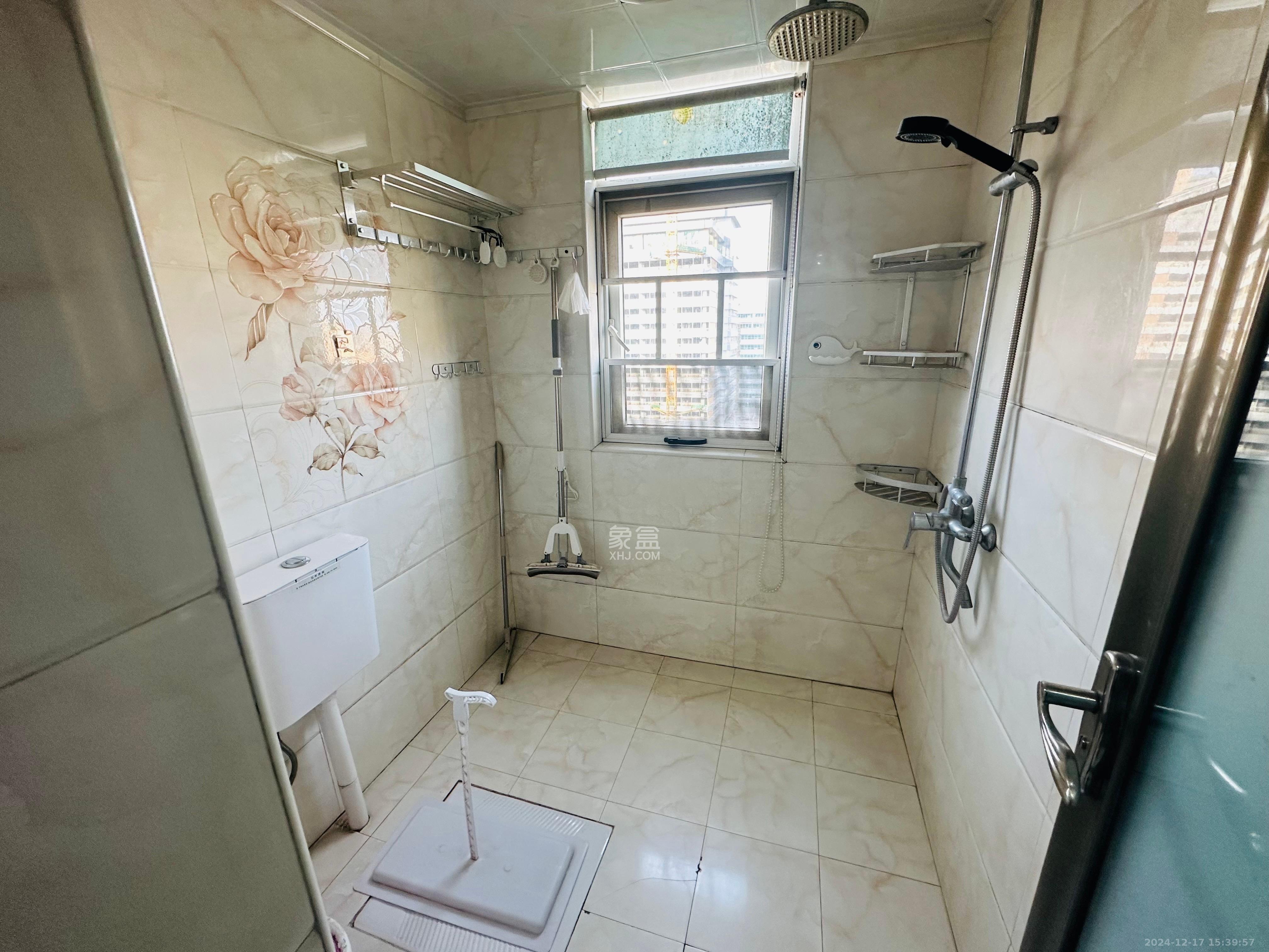 泊爱蓝湾  3室2厅2卫    2700.0元/月 泊爱蓝湾  3室2厅2卫    2700.0元/月室内图