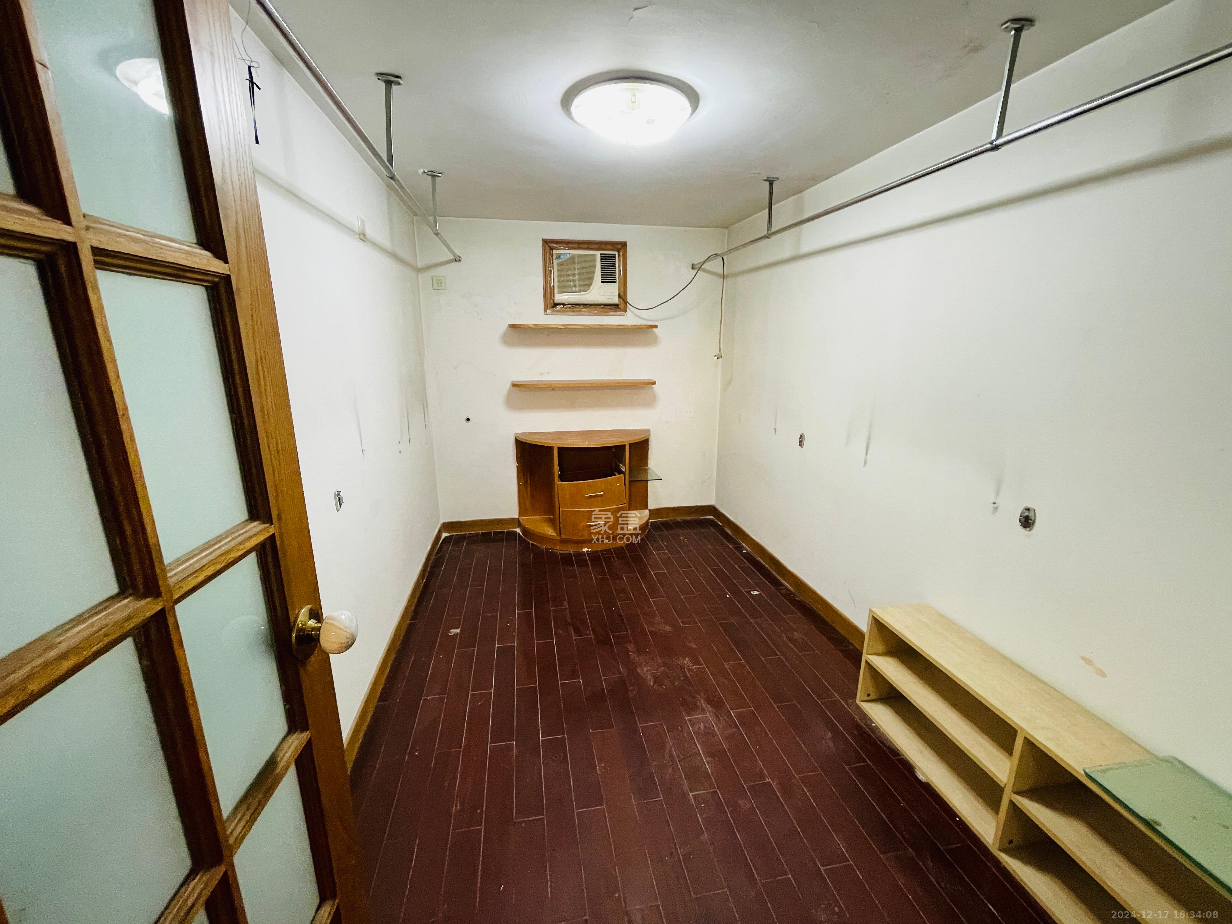 英才园三片  4室2厅2卫    3600.0元/月 英才园三片  4室2厅2卫    3600.0元/月室内图