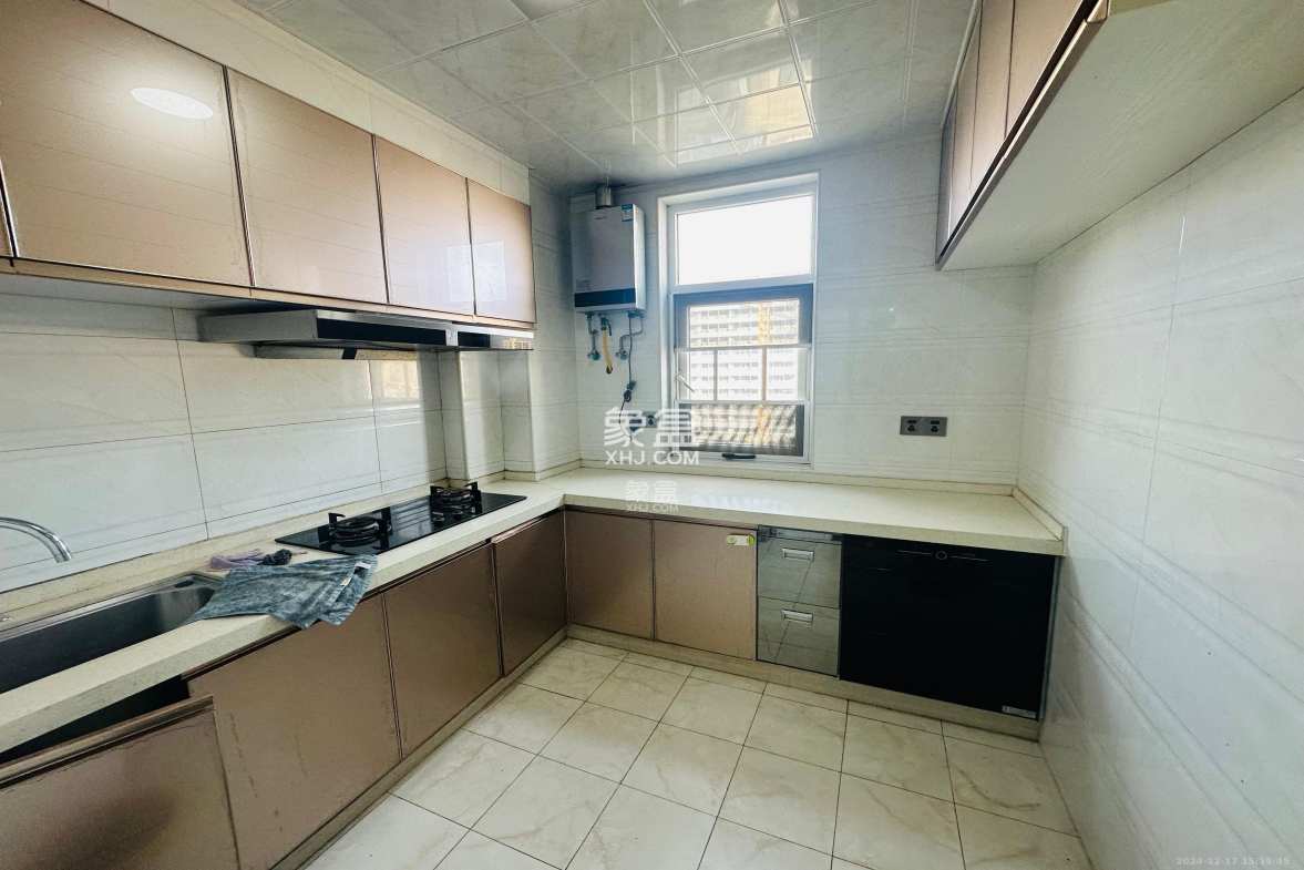 泊爱蓝湾  3室2厅2卫    2700.0元/月 泊爱蓝湾  3室2厅2卫    2700.0元/月室内图