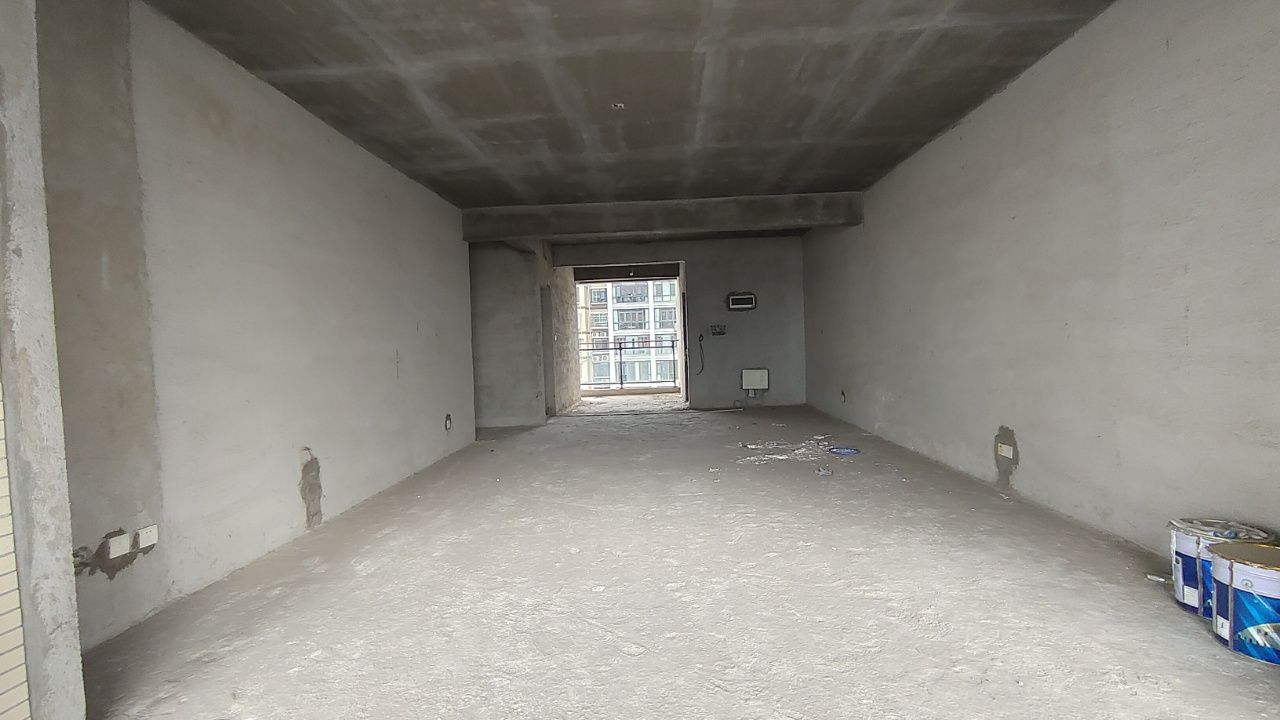 财苑小区 5室2厅2卫 135.0万 财苑小区 5室2厅2卫 135.0万客厅