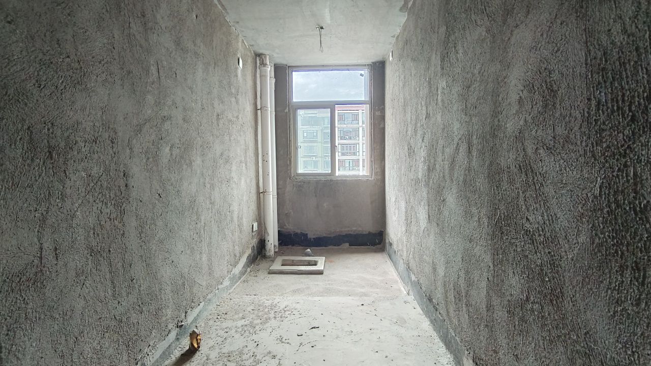 财苑小区 5室2厅2卫 135.0万 财苑小区 5室2厅2卫 135.0万客厅