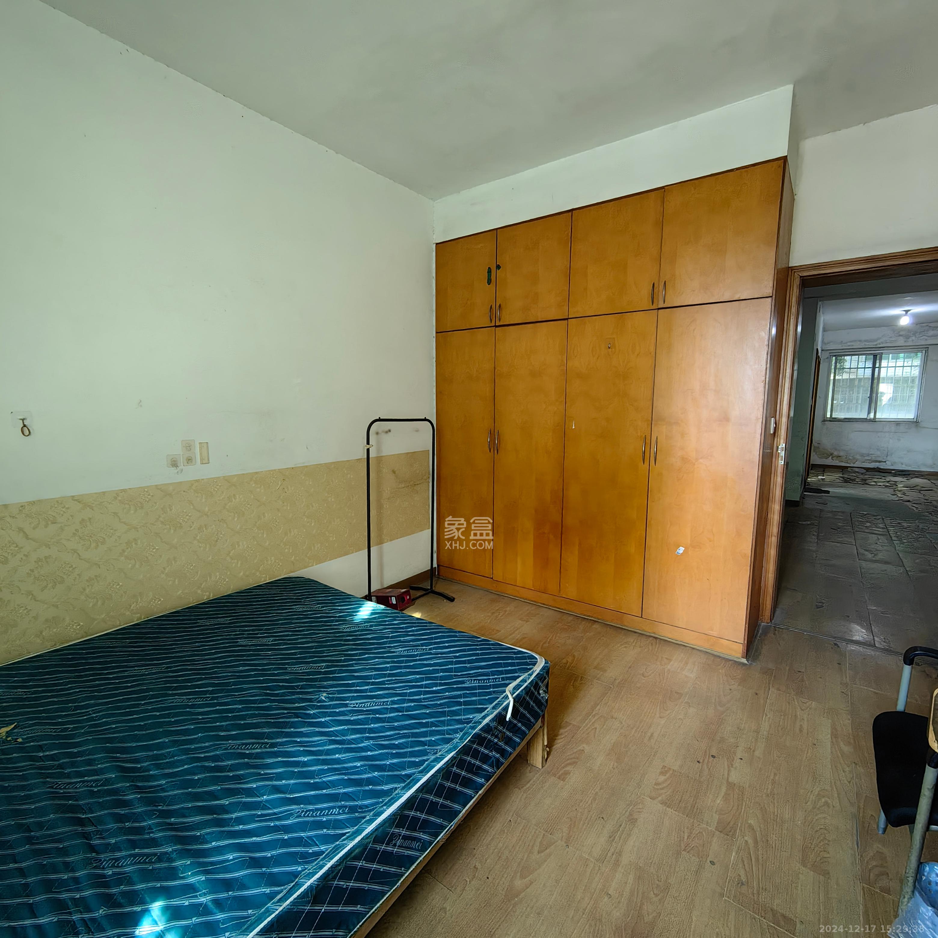 中南汽车世界  2室2厅1卫    1100.0元/月室内图