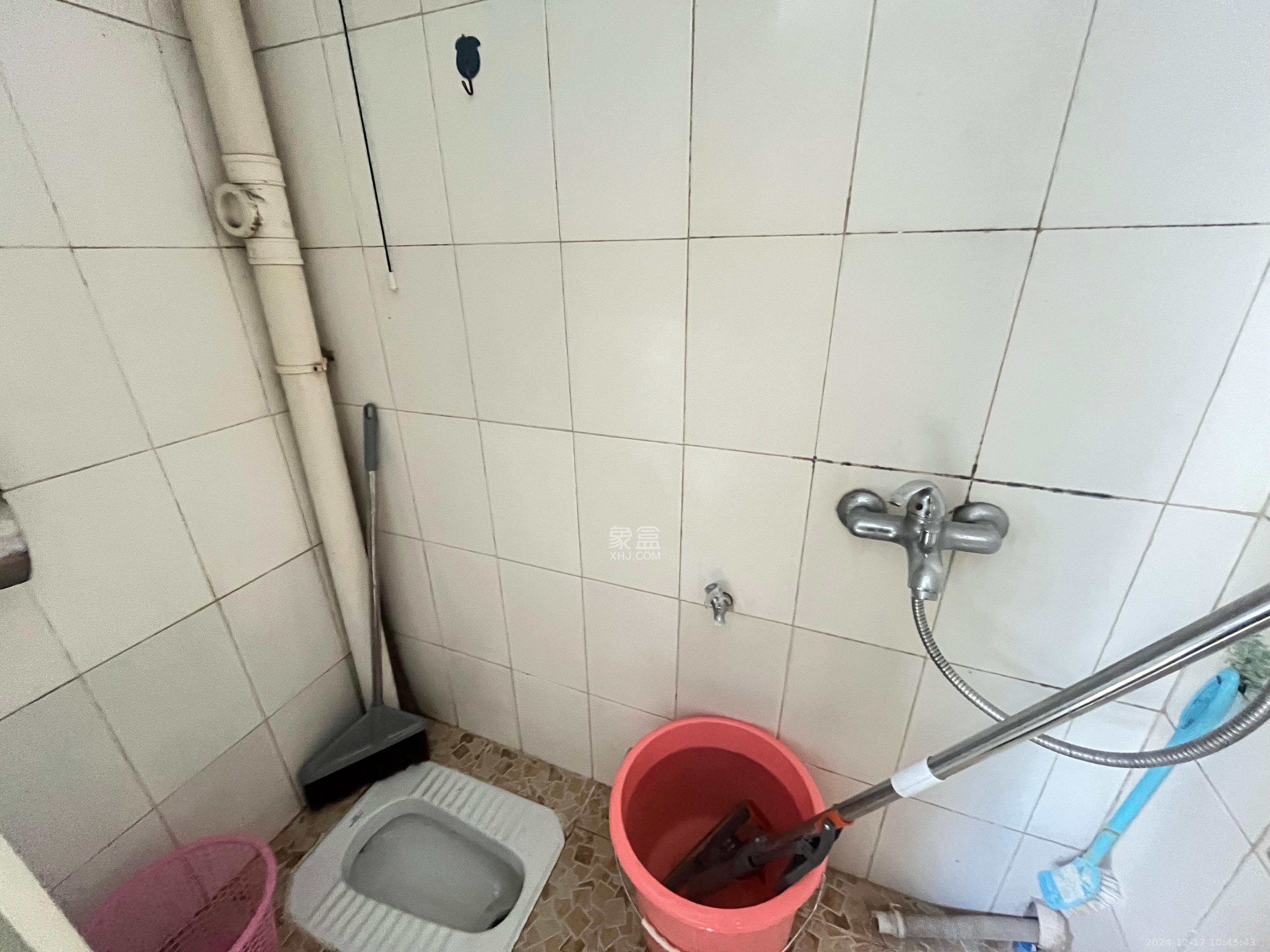 老灯泡厂宿舍(啤酒厂宿舍) 1室1厅1卫 600.0元/月 老灯泡厂宿舍(啤酒厂宿舍) 1室1厅1卫 600.0元/月室内图