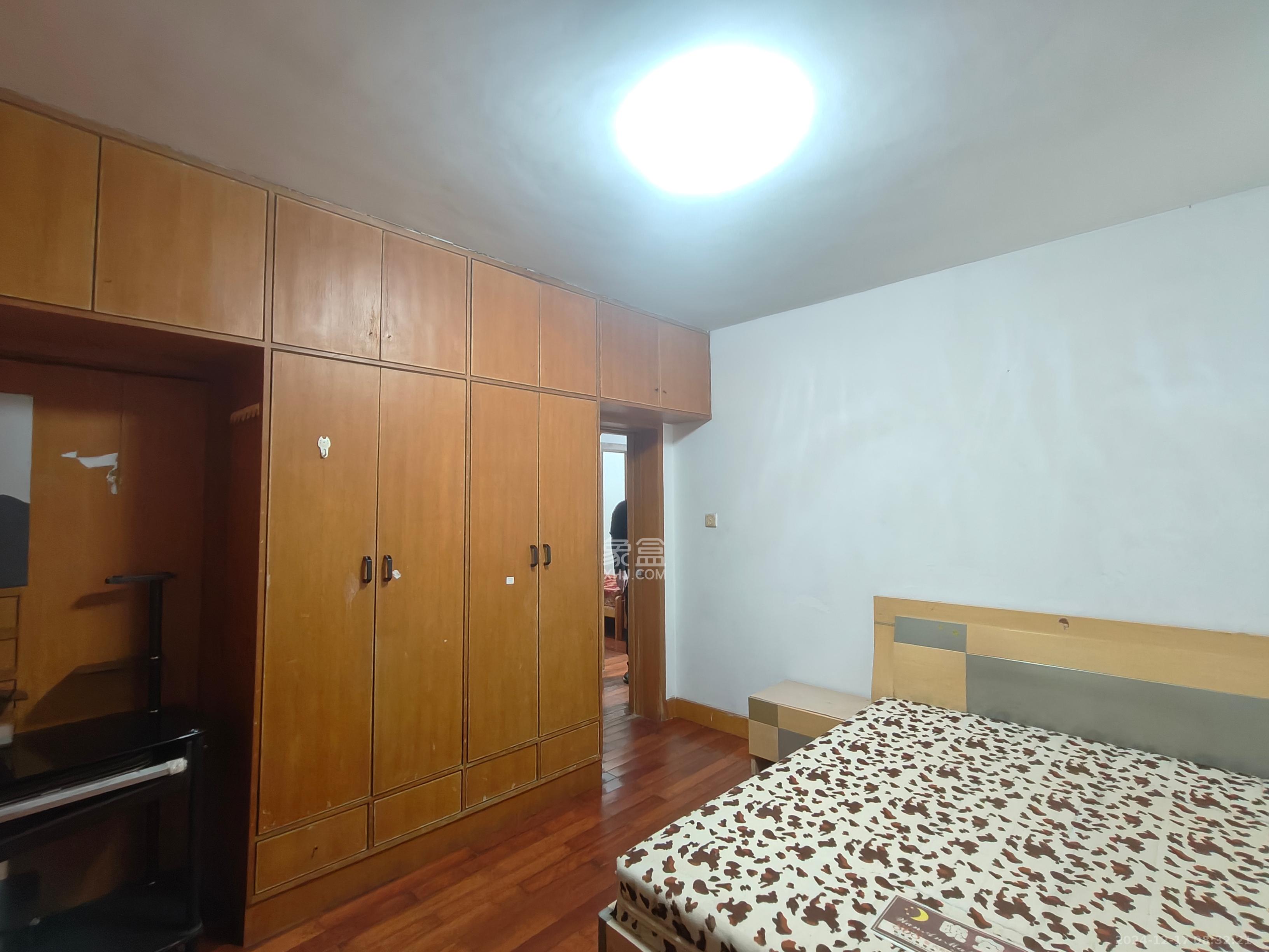 长铁高层  2室1厅1卫    2100.0元/月室内图