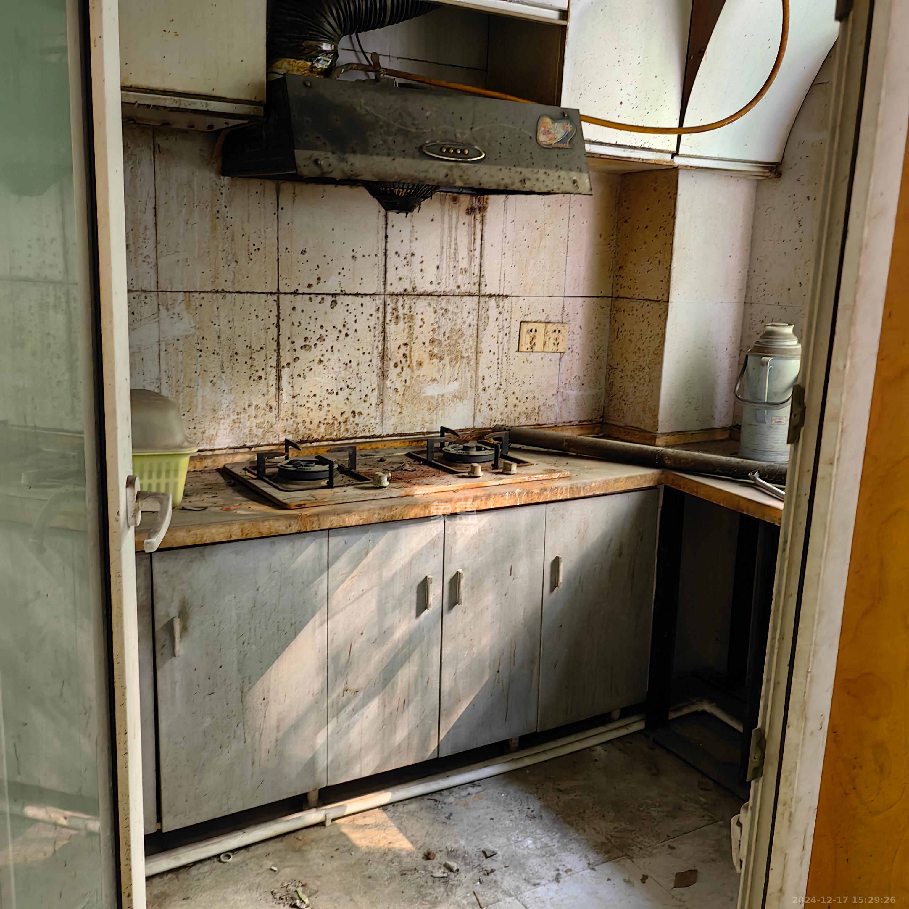 中南汽车世界 2室2厅1卫 1100.0元/月 中南汽车世界 2室2厅1卫 1100.0元/月室内图