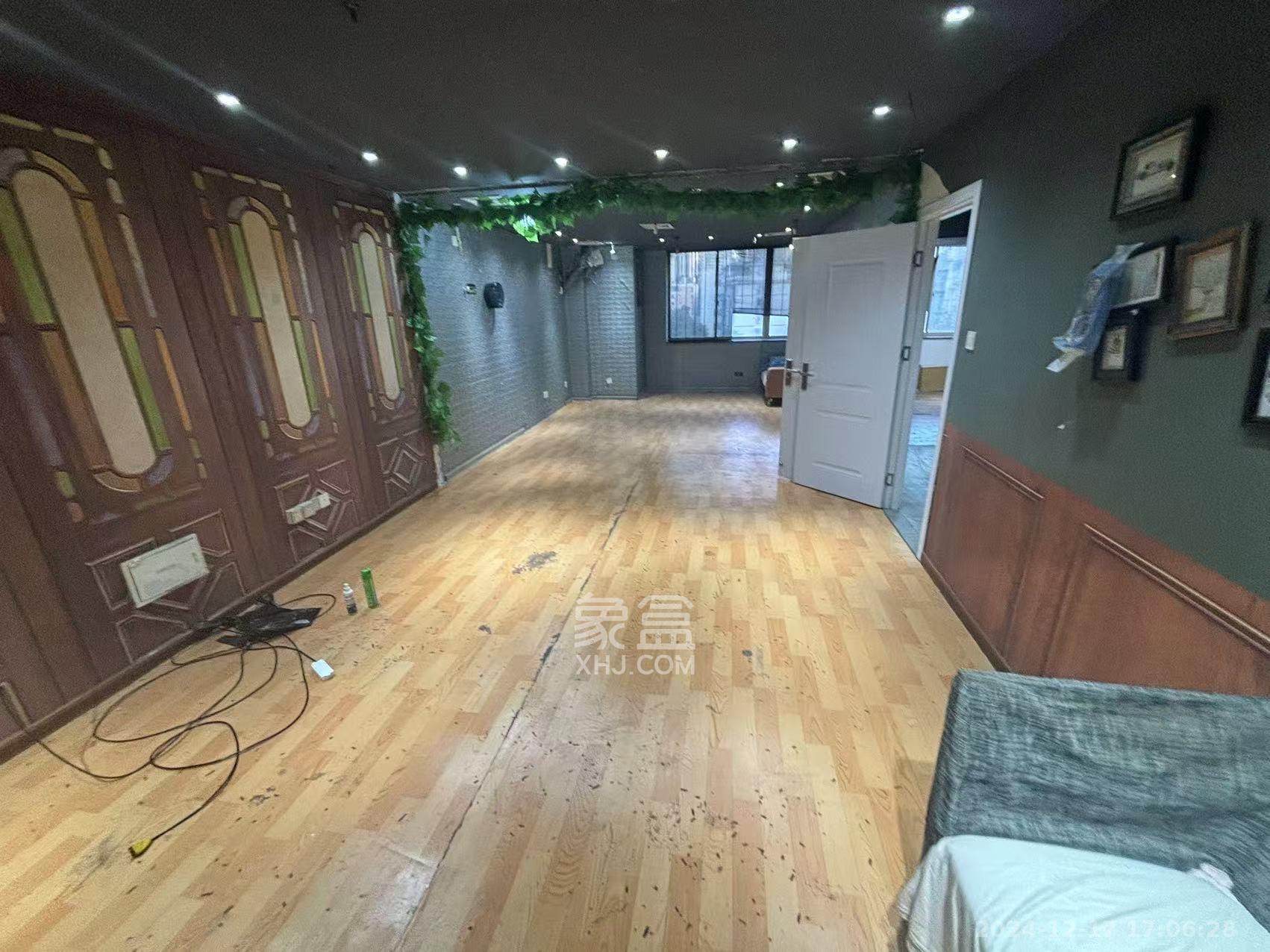 蓝色地标   148.0㎡     5500.00元/月室内图