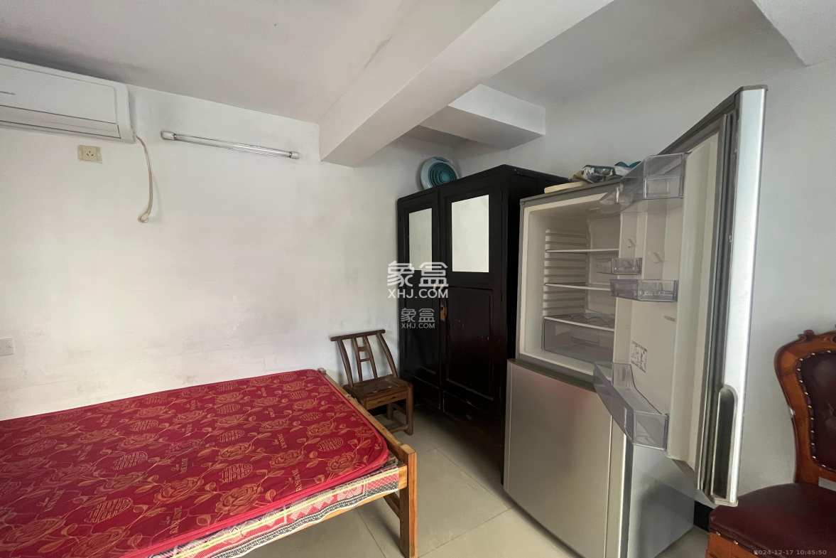 老灯泡厂宿舍(啤酒厂宿舍) 1室1厅1卫 600.0元/月 老灯泡厂宿舍(啤酒厂宿舍) 1室1厅1卫 600.0元/月室内图