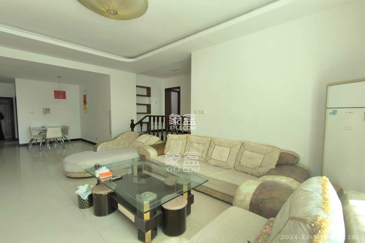 创远景园  3室2厅2卫    3500.0元/月 创远景园  3室2厅2卫    3500.0元/月室内图