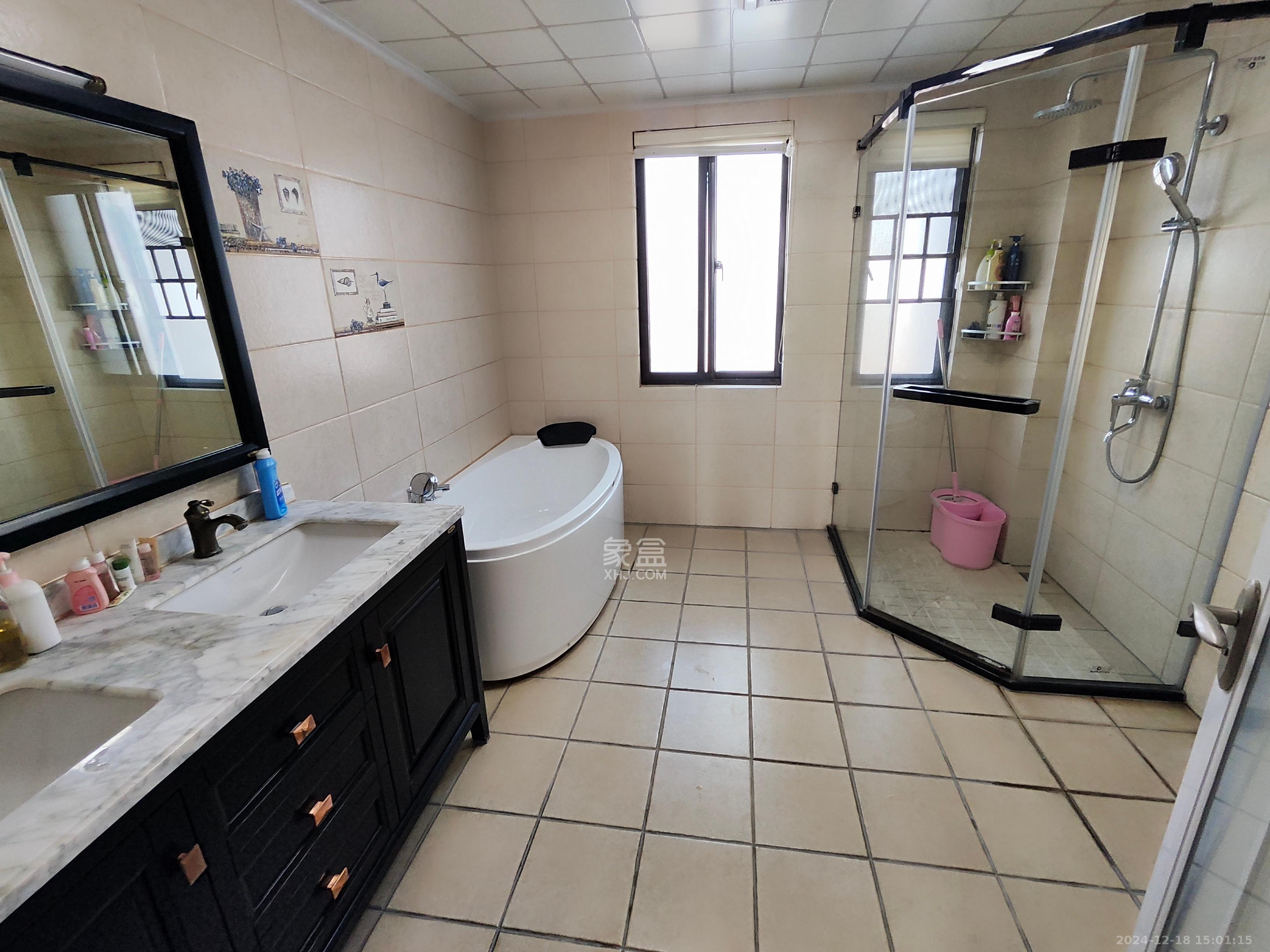 融科檀香山(融科紫檀、香山国际) 4室2厅3卫 8500.0元/月 融科檀香山(融科紫檀、香山国际) 4室2厅3卫 8500.0元/月室内图