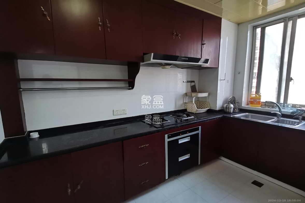 华雅花园 3室2厅2卫 3200.0元/月 华雅花园 3室2厅2卫 3200.0元/月室内图