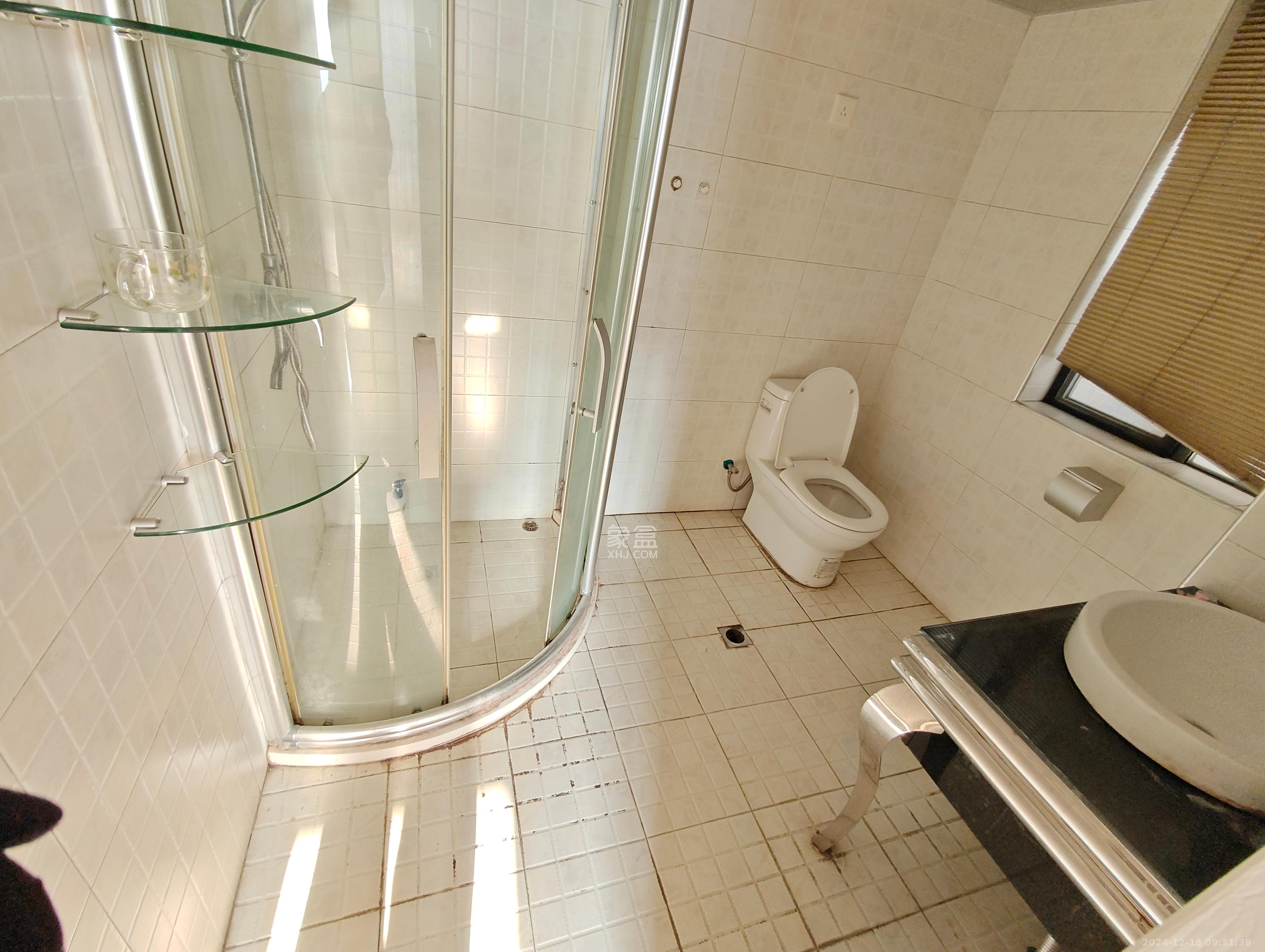 滨江君悦香邸 3室2厅2卫 2500.0元/月 滨江君悦香邸 3室2厅2卫 2500.0元/月室内图