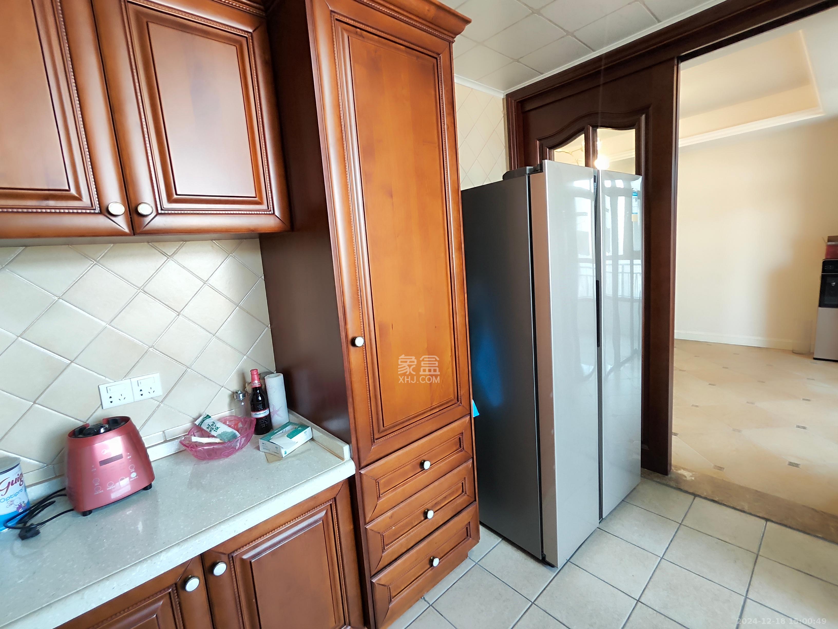 融科檀香山(融科紫檀、香山国际) 4室2厅3卫 8500.0元/月 融科檀香山(融科紫檀、香山国际) 4室2厅3卫 8500.0元/月室内图