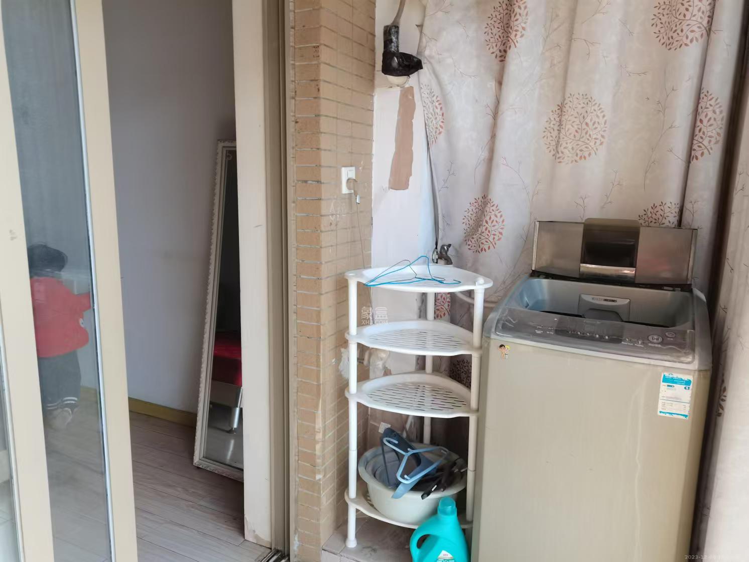 层上观邸 3室2厅1卫 1900.0元/月 层上观邸 3室2厅1卫 1900.0元/月室内图