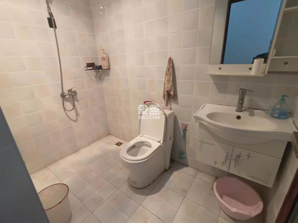 庐山一号 2室2厅1卫 1700.0元/月 庐山一号 2室2厅1卫 1700.0元/月室内图