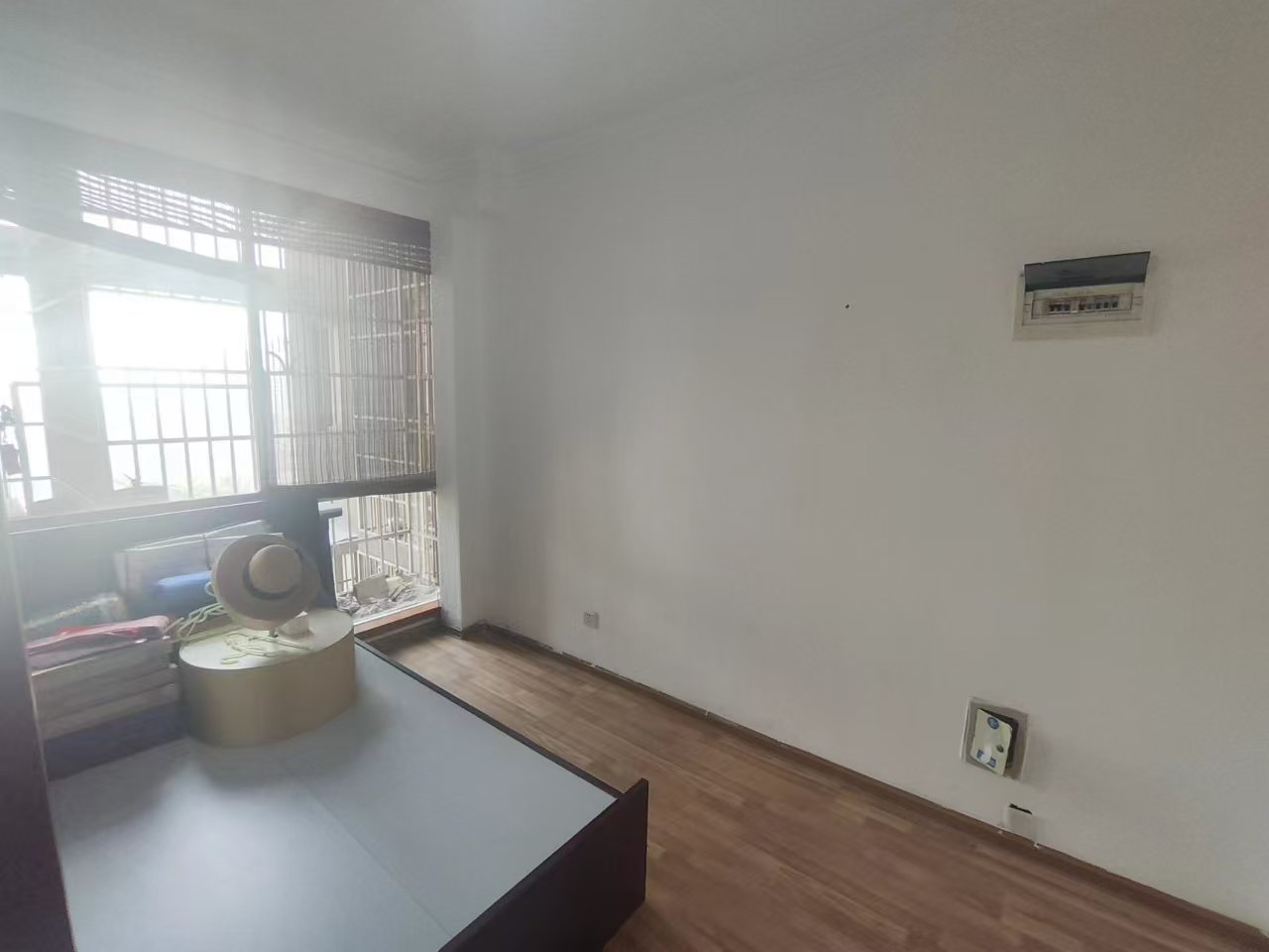 巧克力空间(建鸿达现代大厦) 1室1厅1卫 1500.0元/月 巧克力空间(建鸿达现代大厦) 1室1厅1卫 1500.0元/月室内图