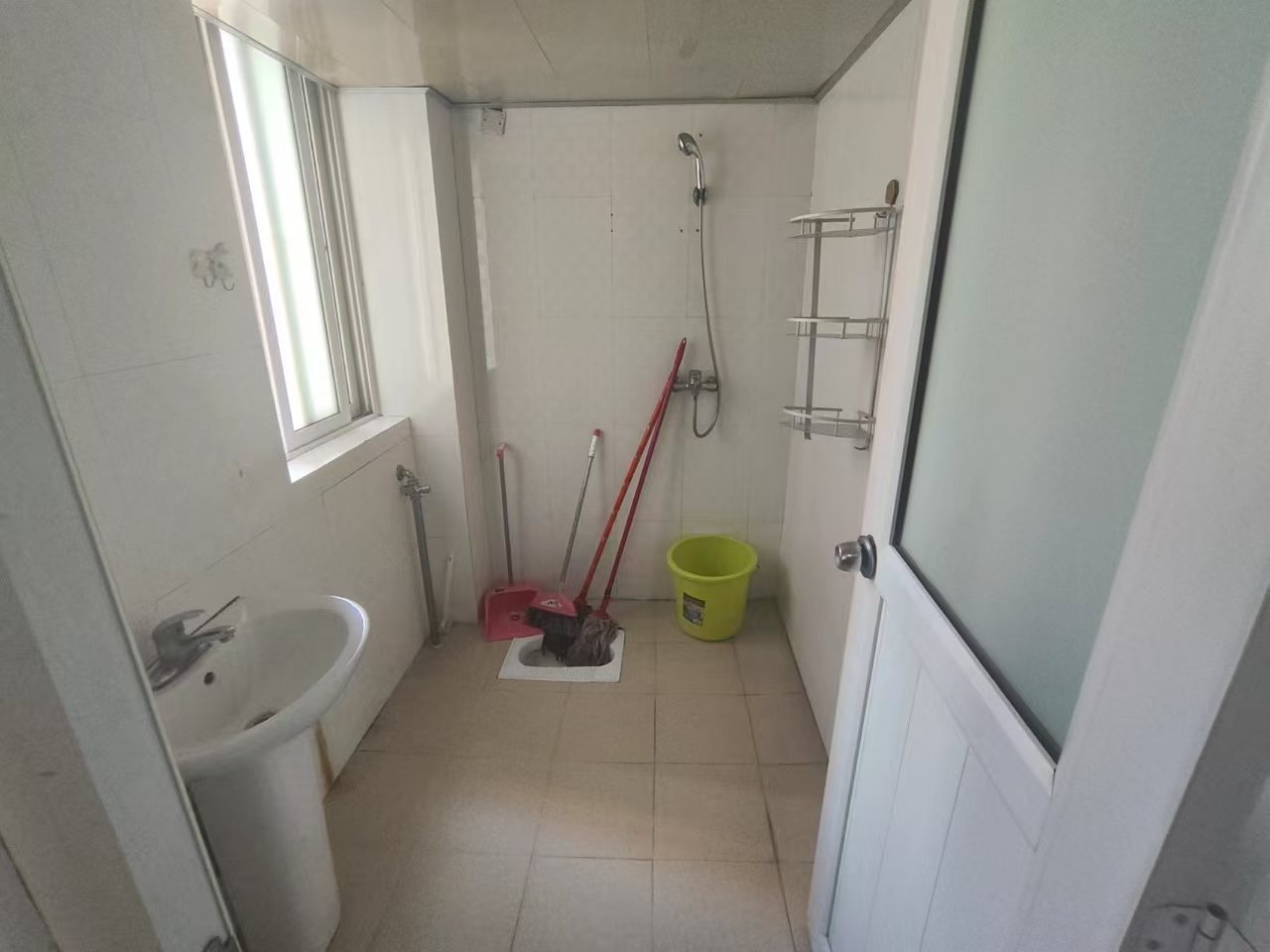 巧克力空间(建鸿达现代大厦) 1室1厅1卫 1500.0元/月 巧克力空间(建鸿达现代大厦) 1室1厅1卫 1500.0元/月室内图