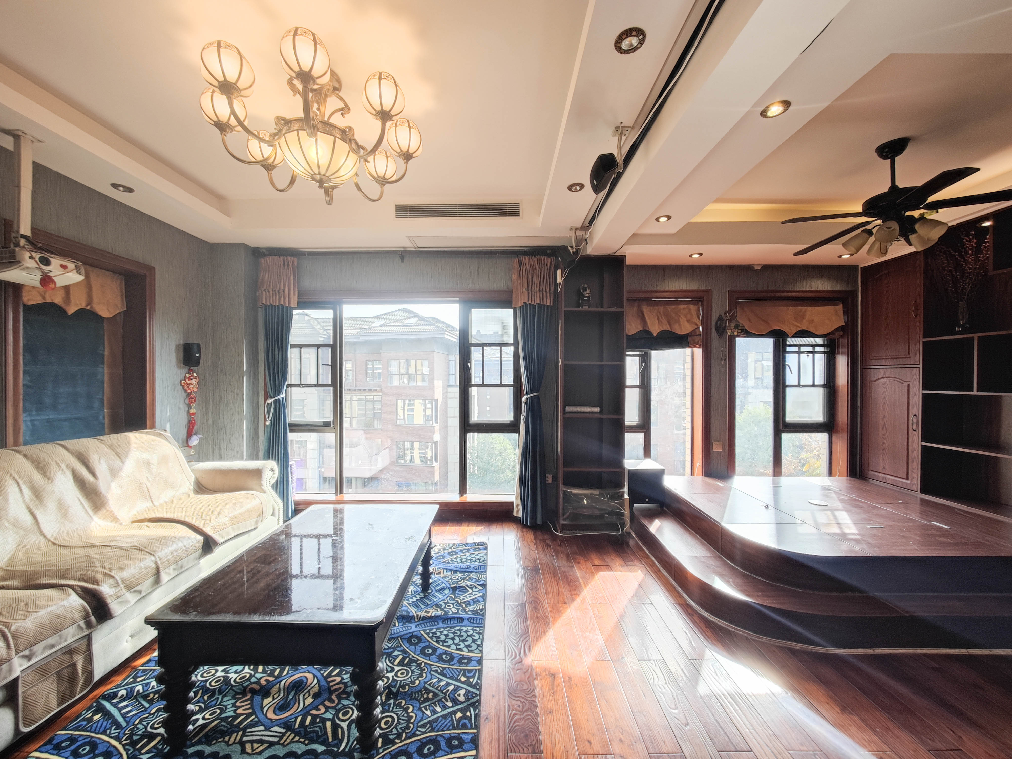 地泰御和苑 2室2厅2卫 98.0万 地泰御和苑 2室2厅2卫 98.0万客厅