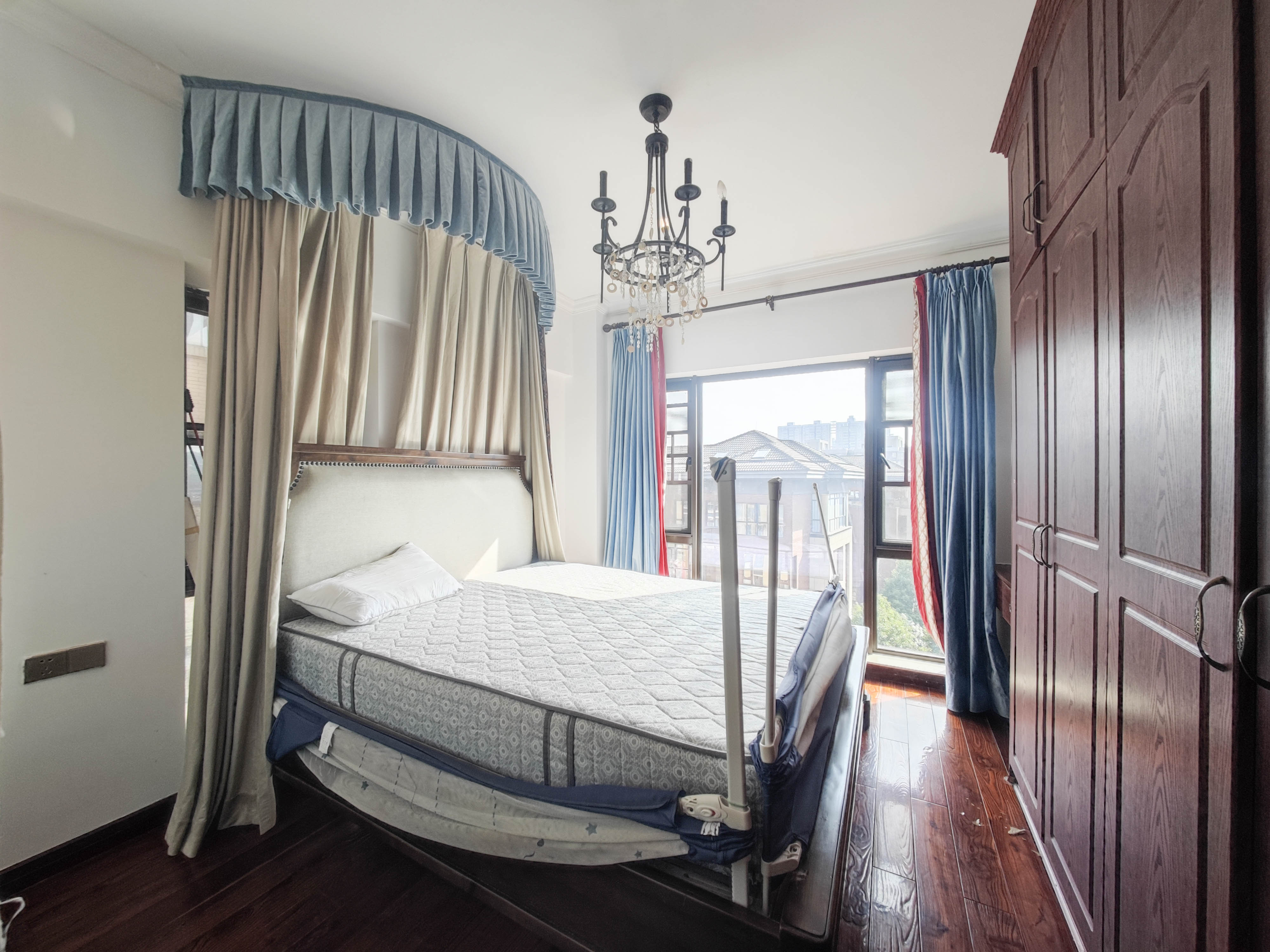 地泰御和苑 2室2厅2卫 98.0万 地泰御和苑 2室2厅2卫 98.0万卧室