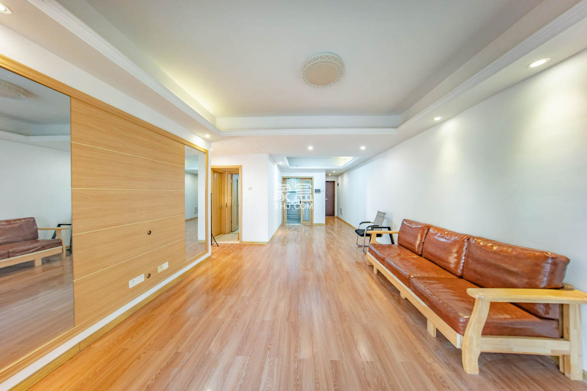 江山帝景哈佛 3室2厅1卫 95.0万 江山帝景哈佛 3室2厅1卫 95.0万客厅