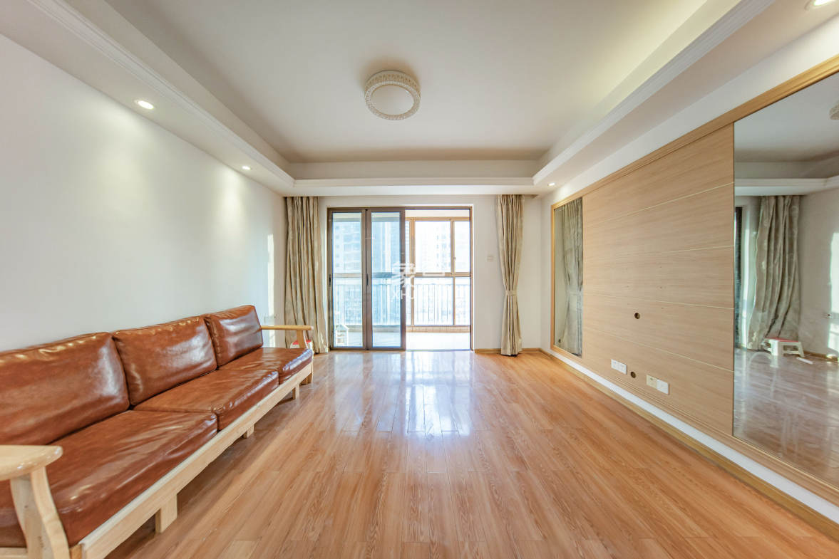 江山帝景哈佛 3室2厅1卫 95.0万 江山帝景哈佛 3室2厅1卫 95.0万客厅